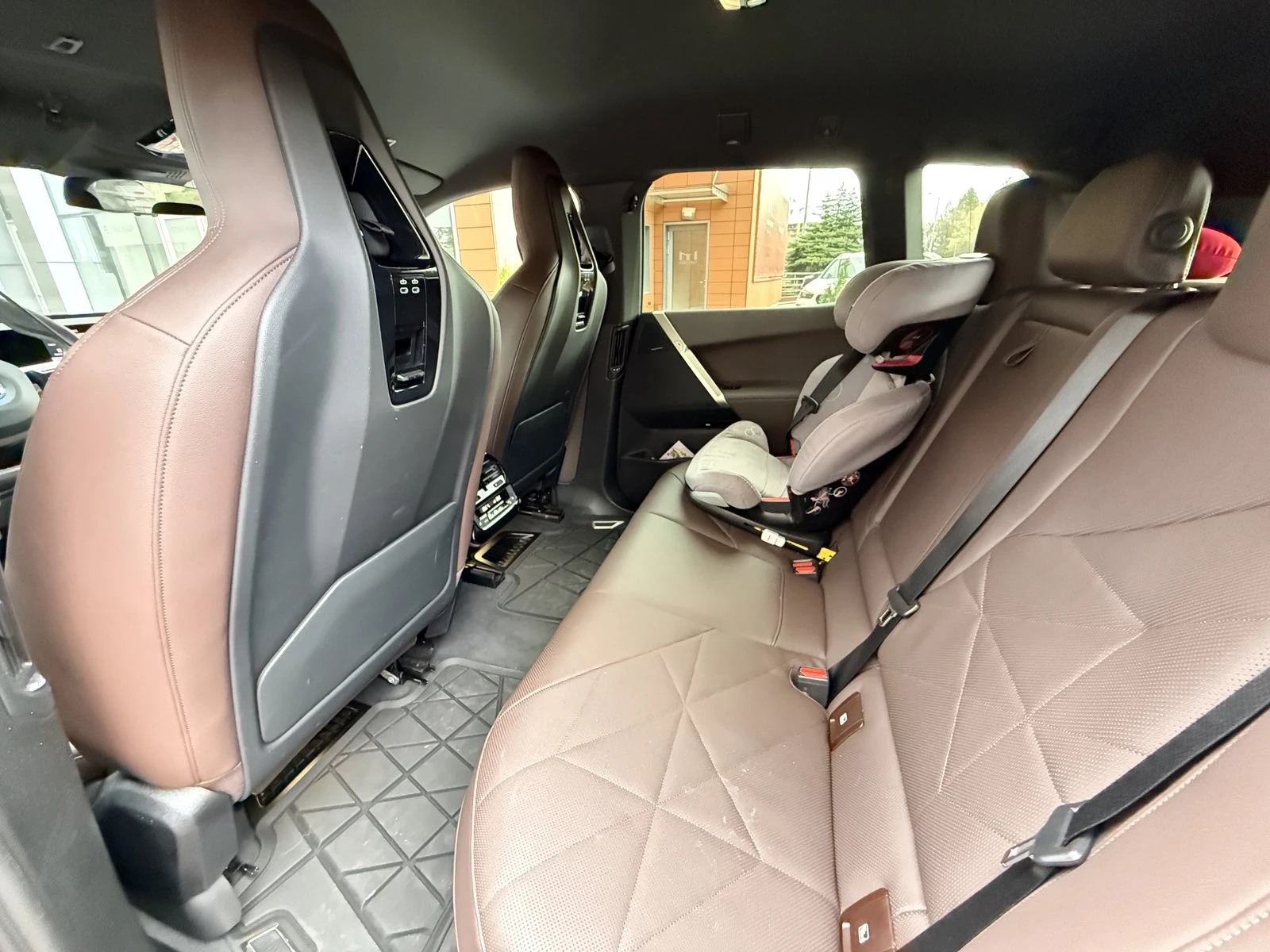 BMW iX xDrive40 - изображение 10