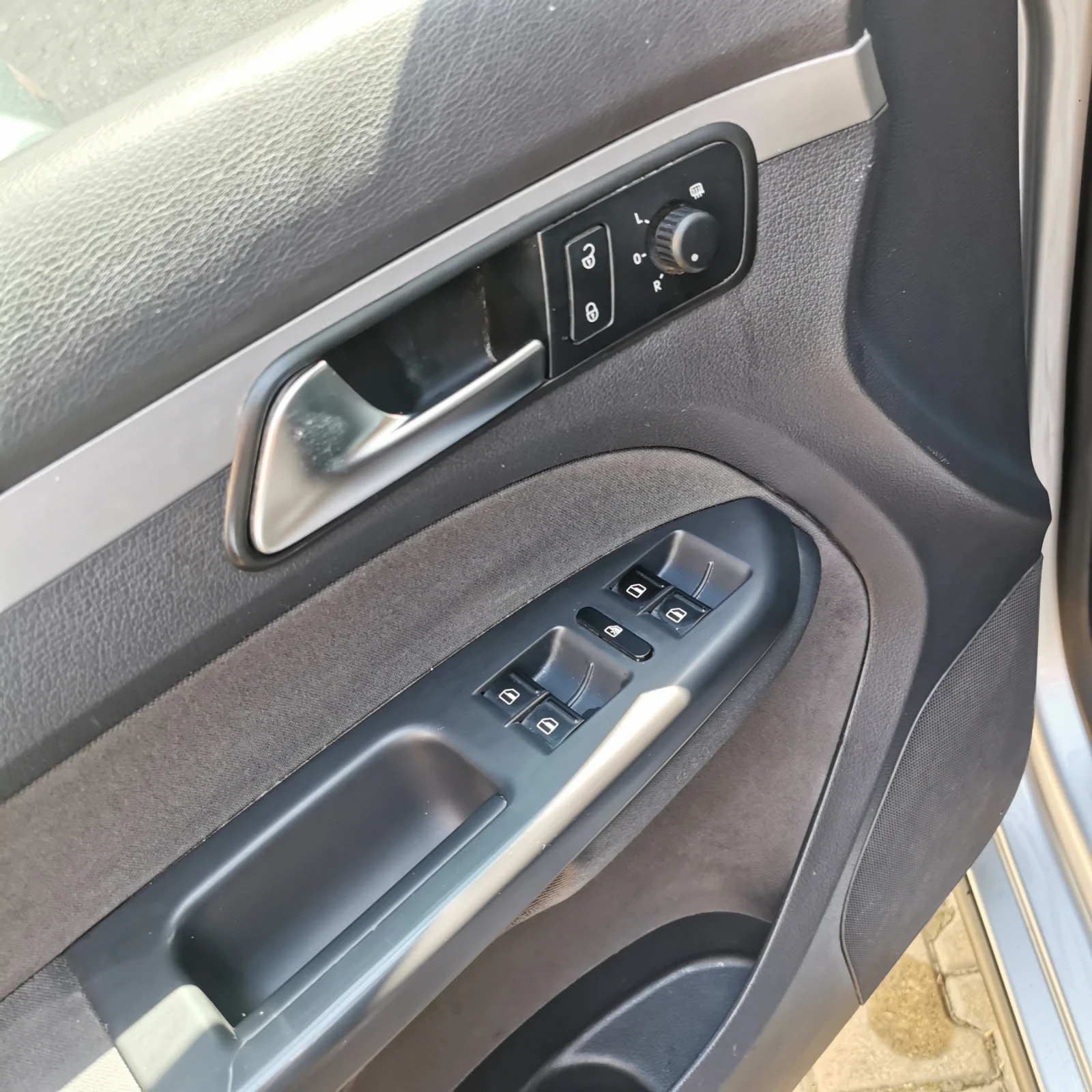 VW Touran 1.6 105 диезел, снимка 11 - Автомобили и джипове - 53842029