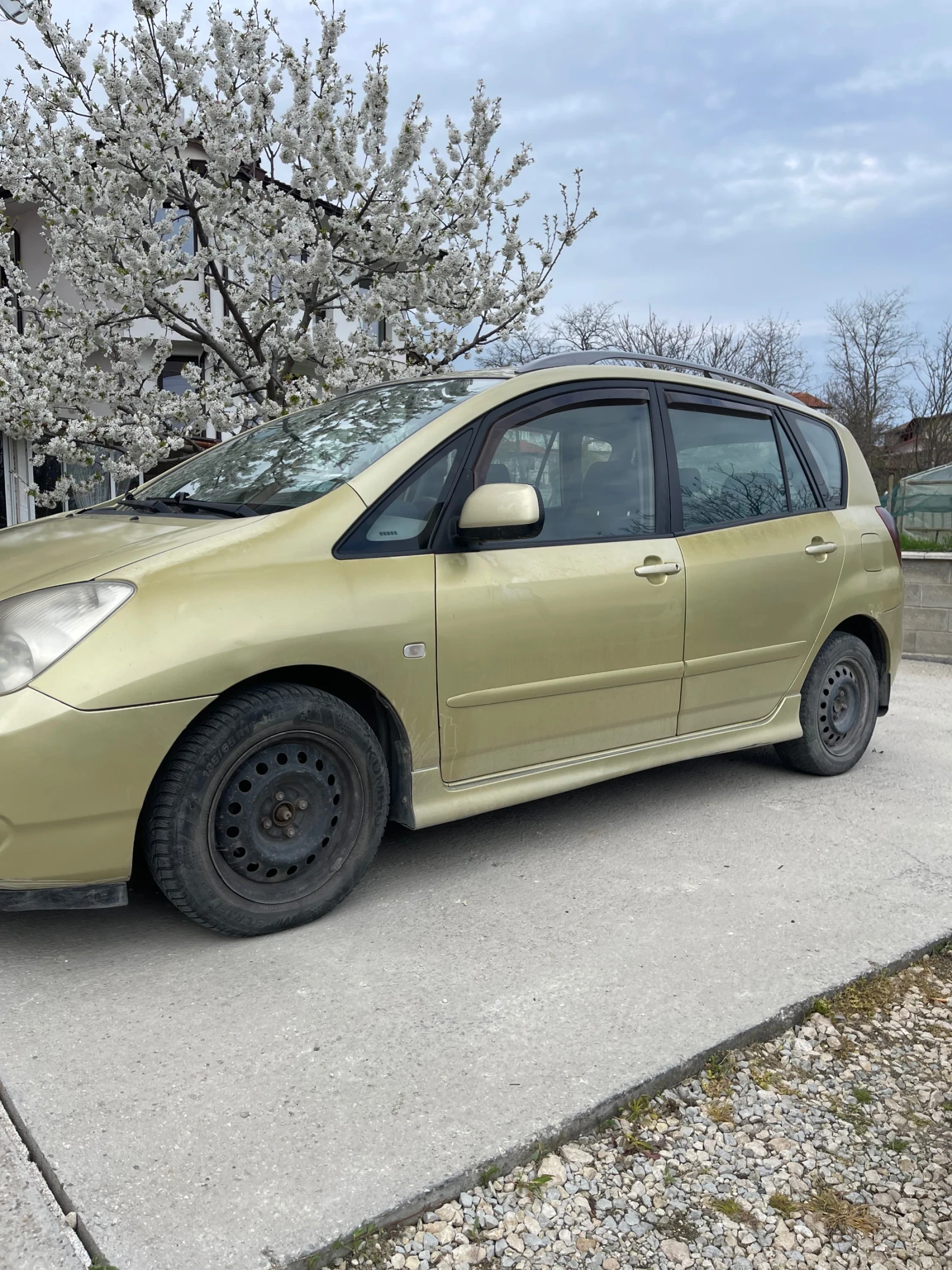 Toyota Corolla verso, снимка 2 - Автомобили и джипове - 54285729