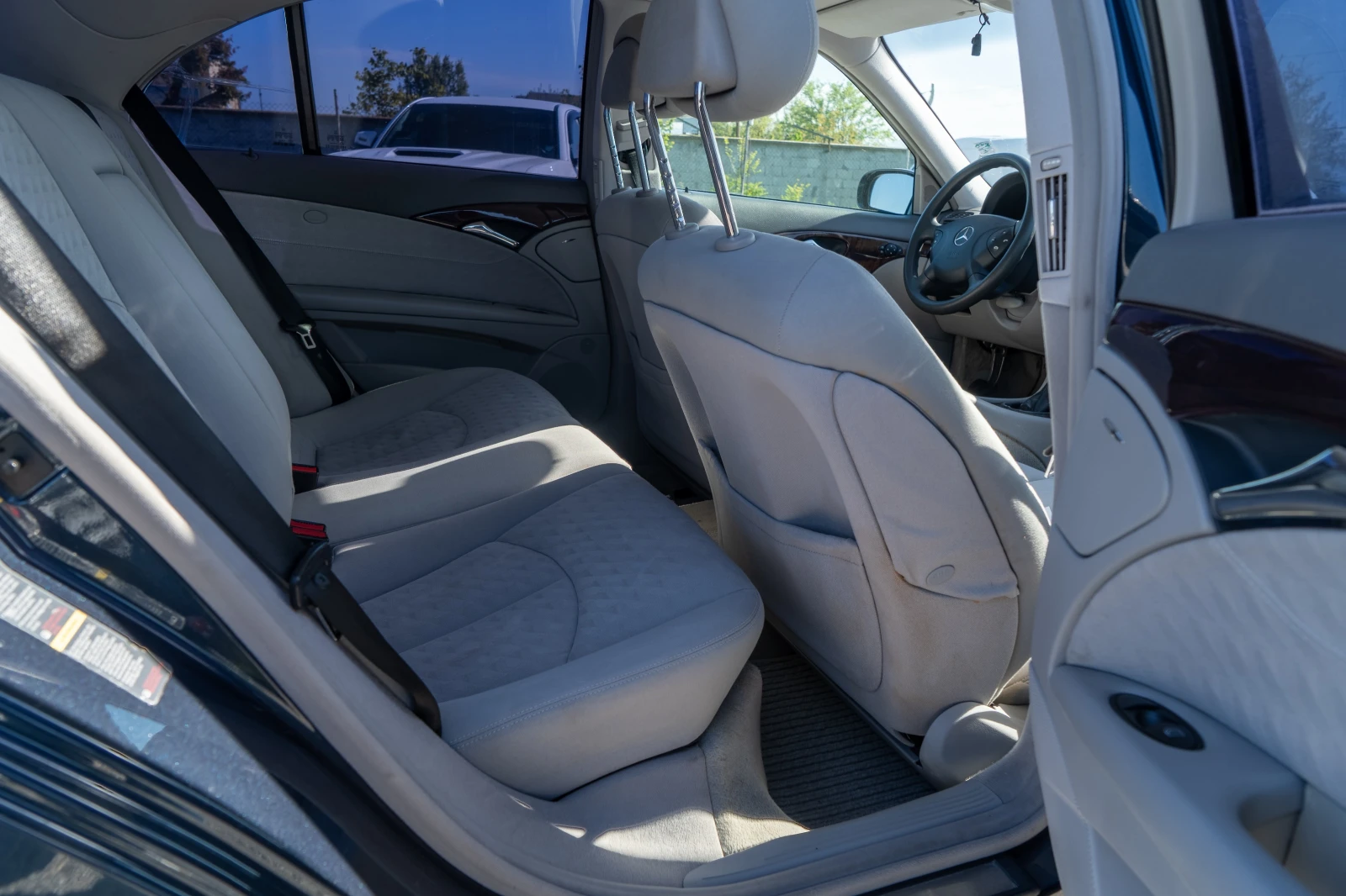 Mercedes-Benz E 240 2004 = TOP = ПОДГРЕВ = АВТОМАТ = ЛИЗИНГ, снимка 10 - Автомобили и джипове - 54336207