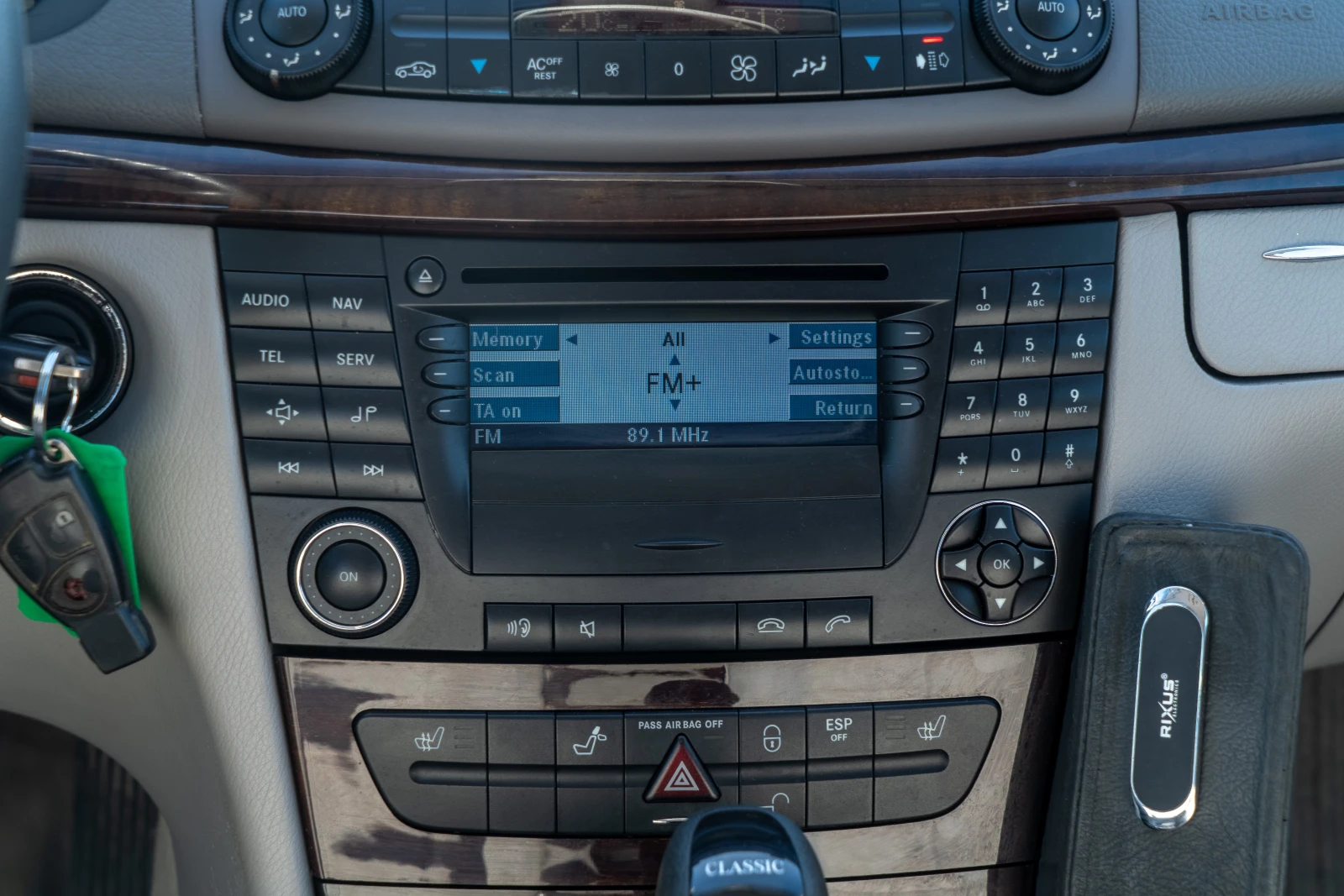 Mercedes-Benz E 240 2004 = TOP = ПОДГРЕВ = АВТОМАТ = ЛИЗИНГ, снимка 16 - Автомобили и джипове - 54336207