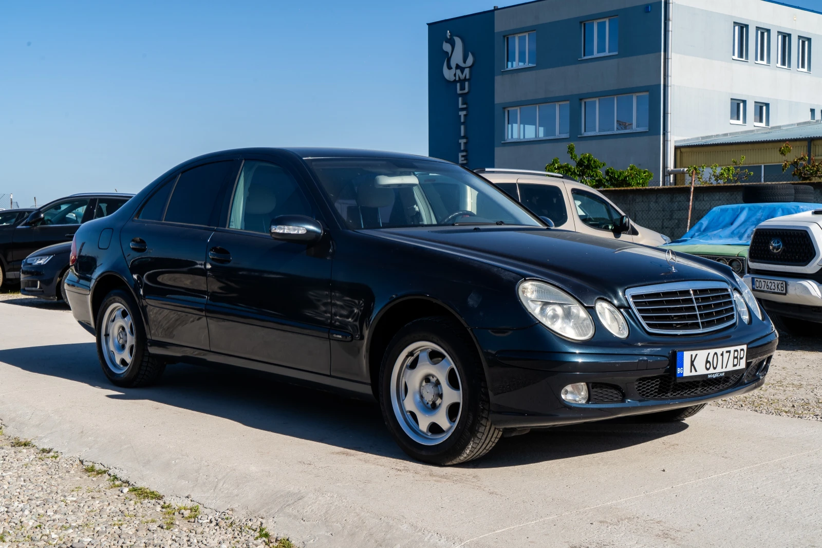 Mercedes-Benz E 240 2004 = TOP = ПОДГРЕВ = АВТОМАТ = ЛИЗИНГ, снимка 3 - Автомобили и джипове - 54336207