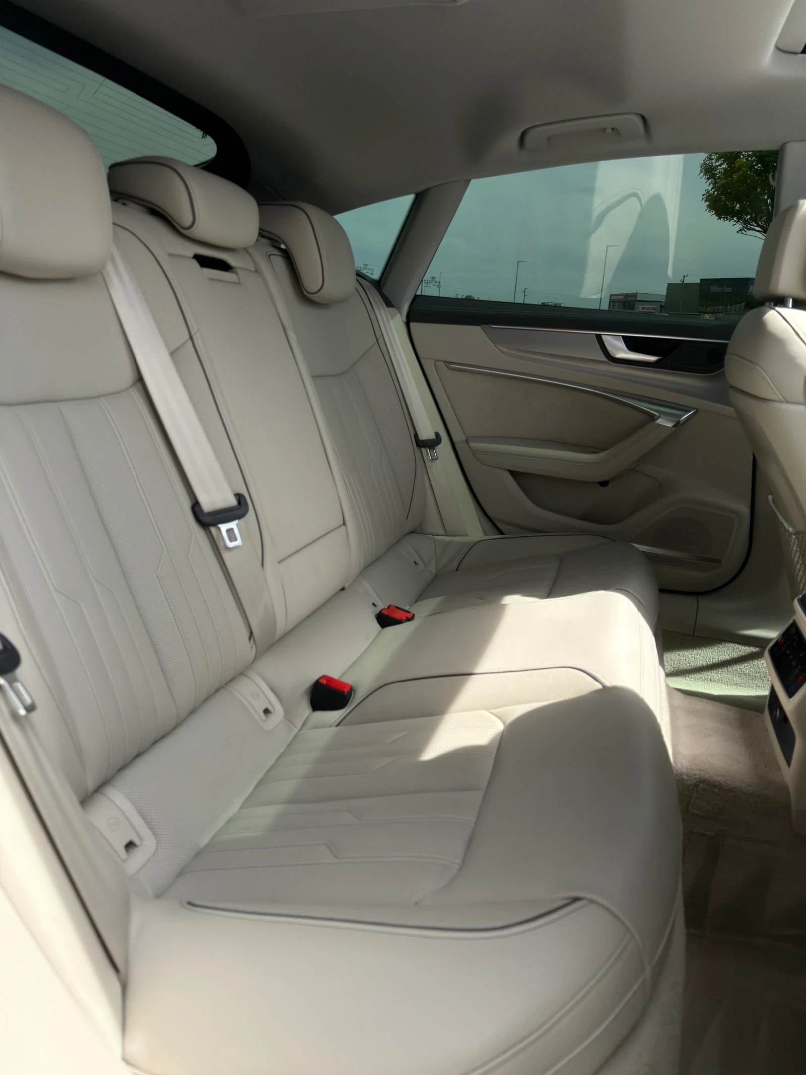 Audi A7 50TFSIe/PANORAMA/BANG&OLFUSEN/DISTRONIC/LIZING, снимка 13 - Автомобили и джипове - 54526431