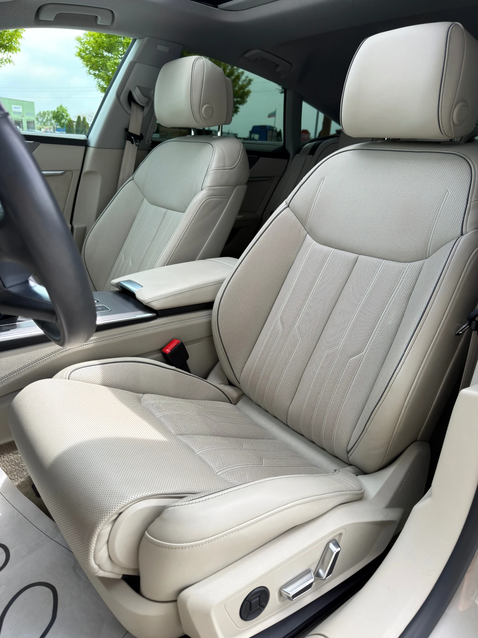 Audi A7 50TFSIe/PANORAMA/BANG&OLFUSEN/DISTRONIC/LIZING, снимка 10 - Автомобили и джипове - 54526431