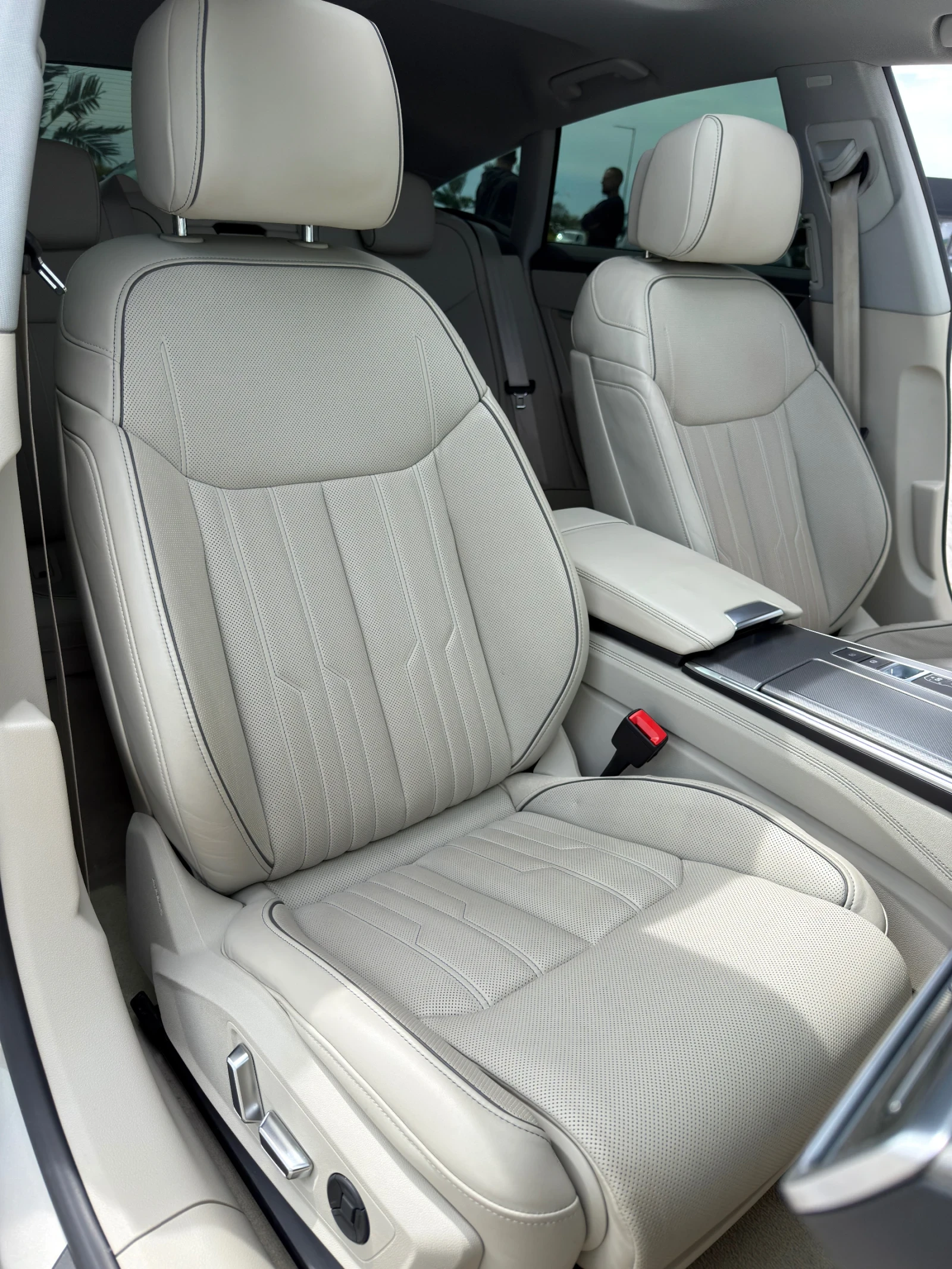 Audi A7 50TFSIe/PANORAMA/BANG&OLFUSEN/DISTRONIC/LIZING, снимка 11 - Автомобили и джипове - 54526431