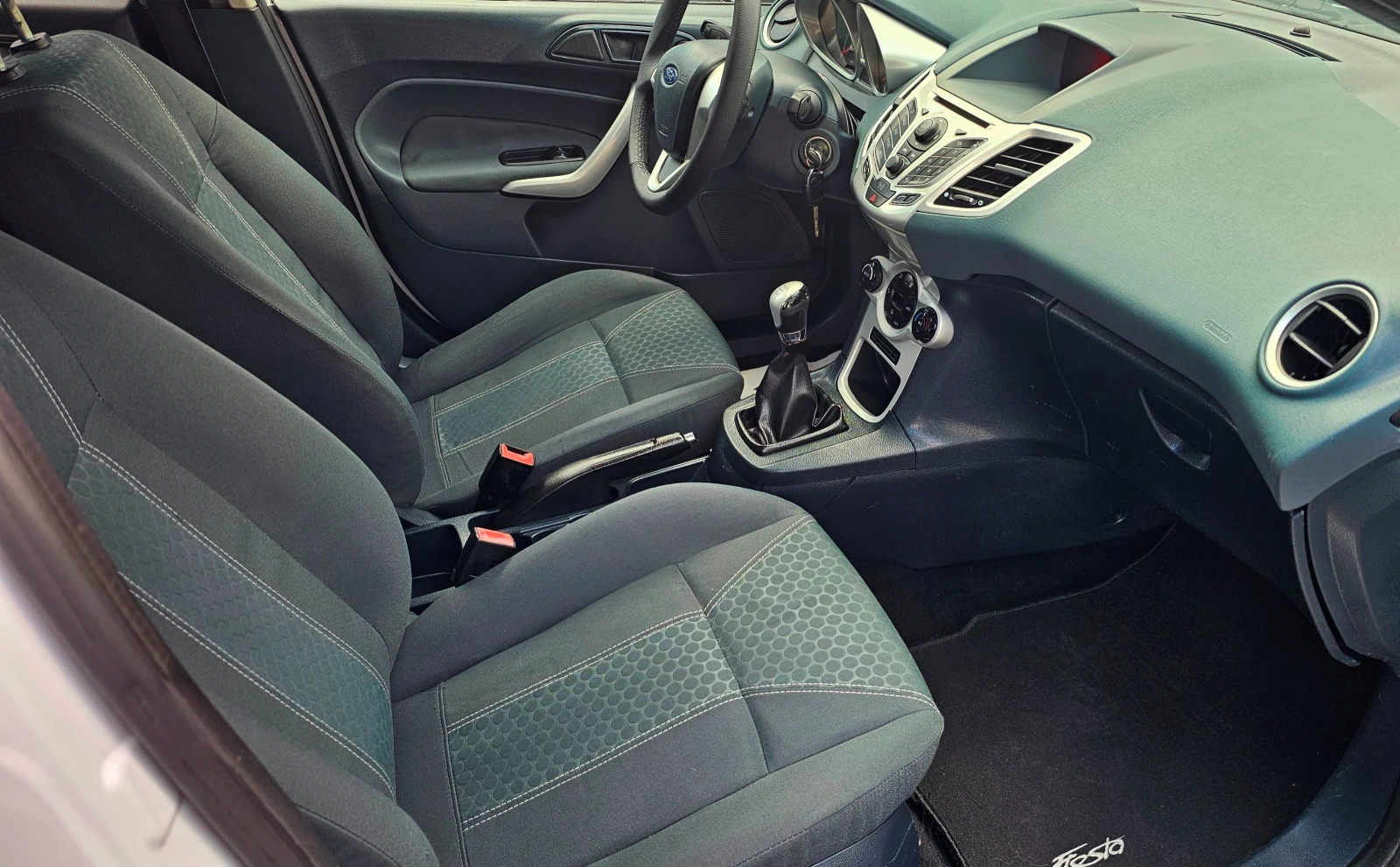 Ford Fiesta 1.4D-68kc, снимка 7 - Автомобили и джипове - 54566779