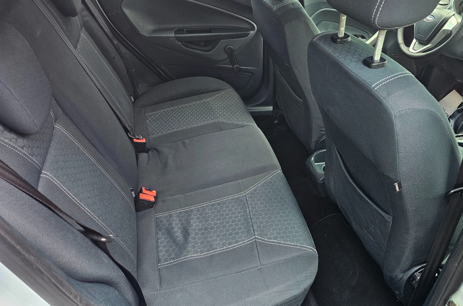 Ford Fiesta 1.4D-68kc, снимка 8 - Автомобили и джипове - 54566779