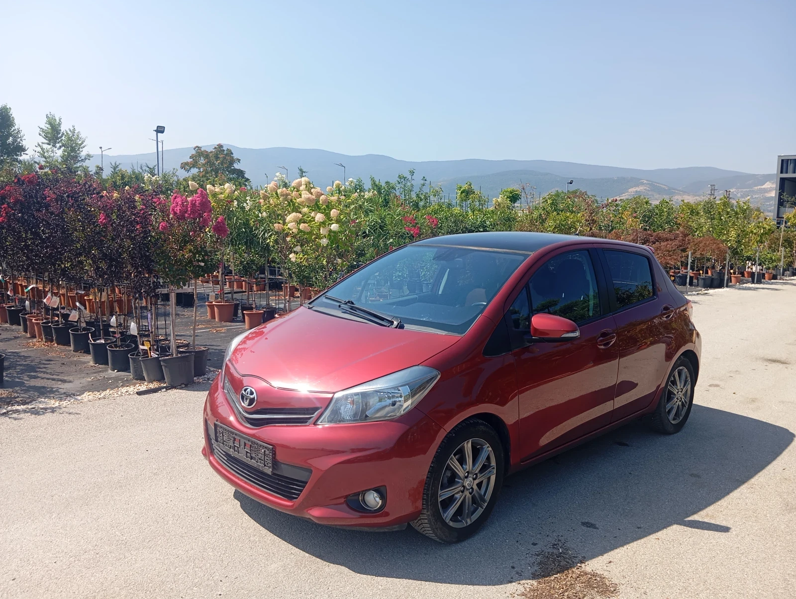 Toyota Yaris 1.3 бензин , снимка 8 - Автомобили и джипове - 55569775