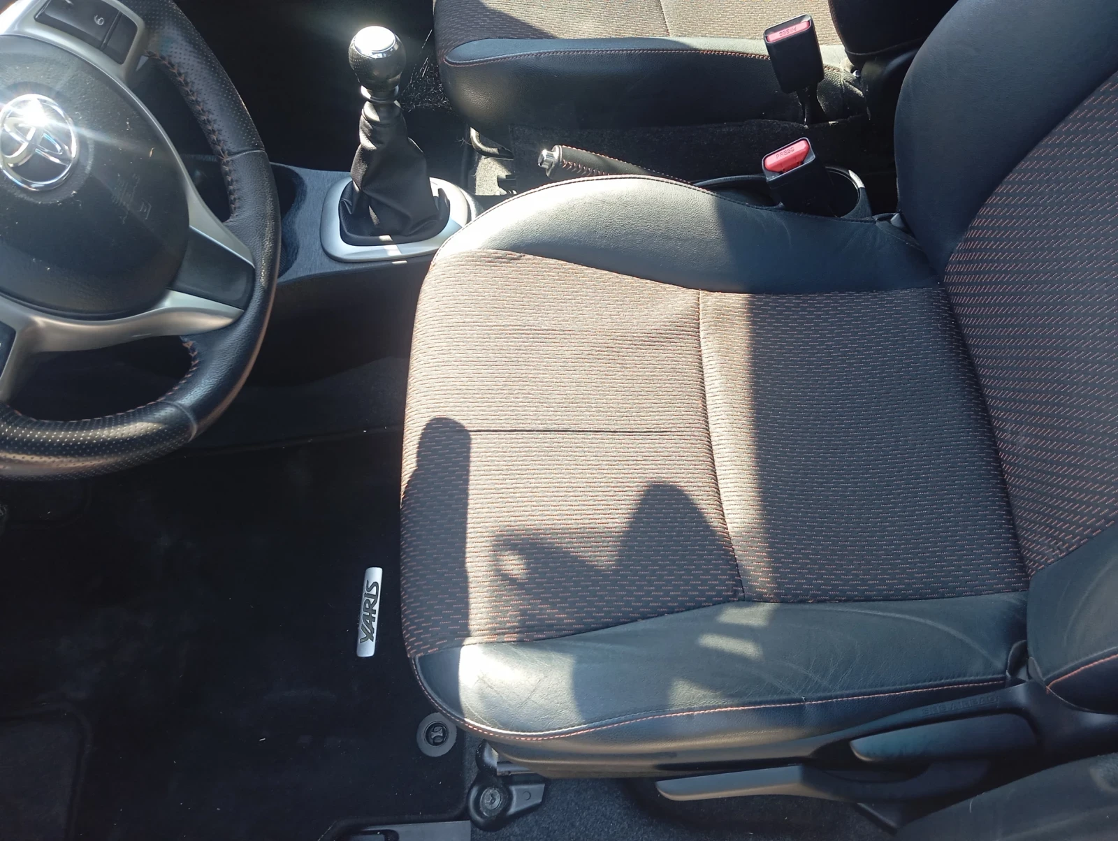 Toyota Yaris 1.3 бензин , снимка 10 - Автомобили и джипове - 55569775