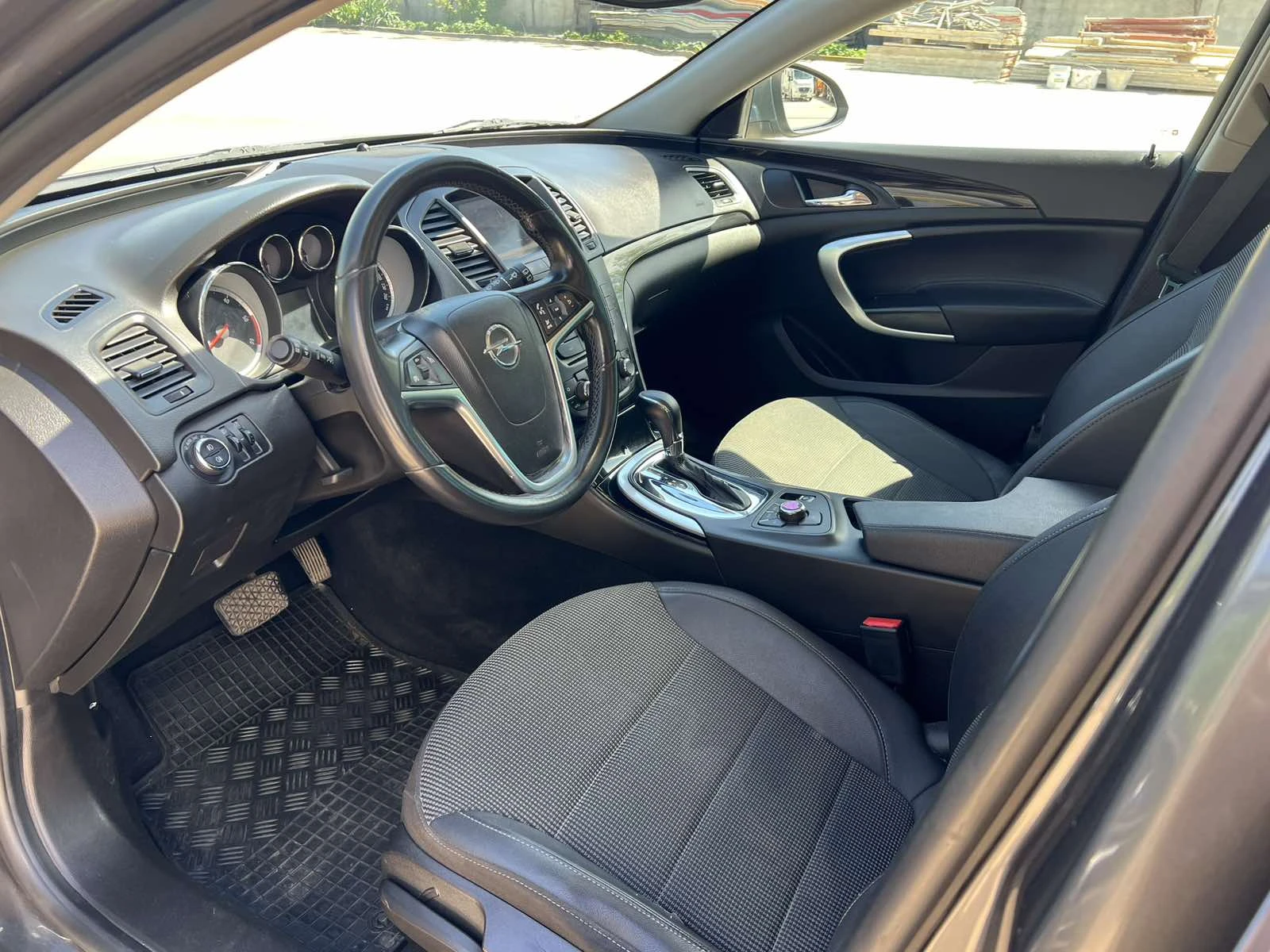Opel Insignia 2.0CDTI, снимка 8 - Автомобили и джипове - 55881549