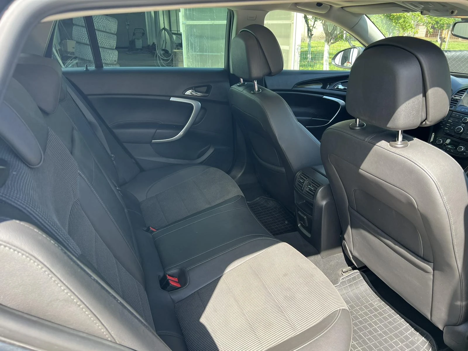 Opel Insignia 2.0CDTI, снимка 11 - Автомобили и джипове - 55881549