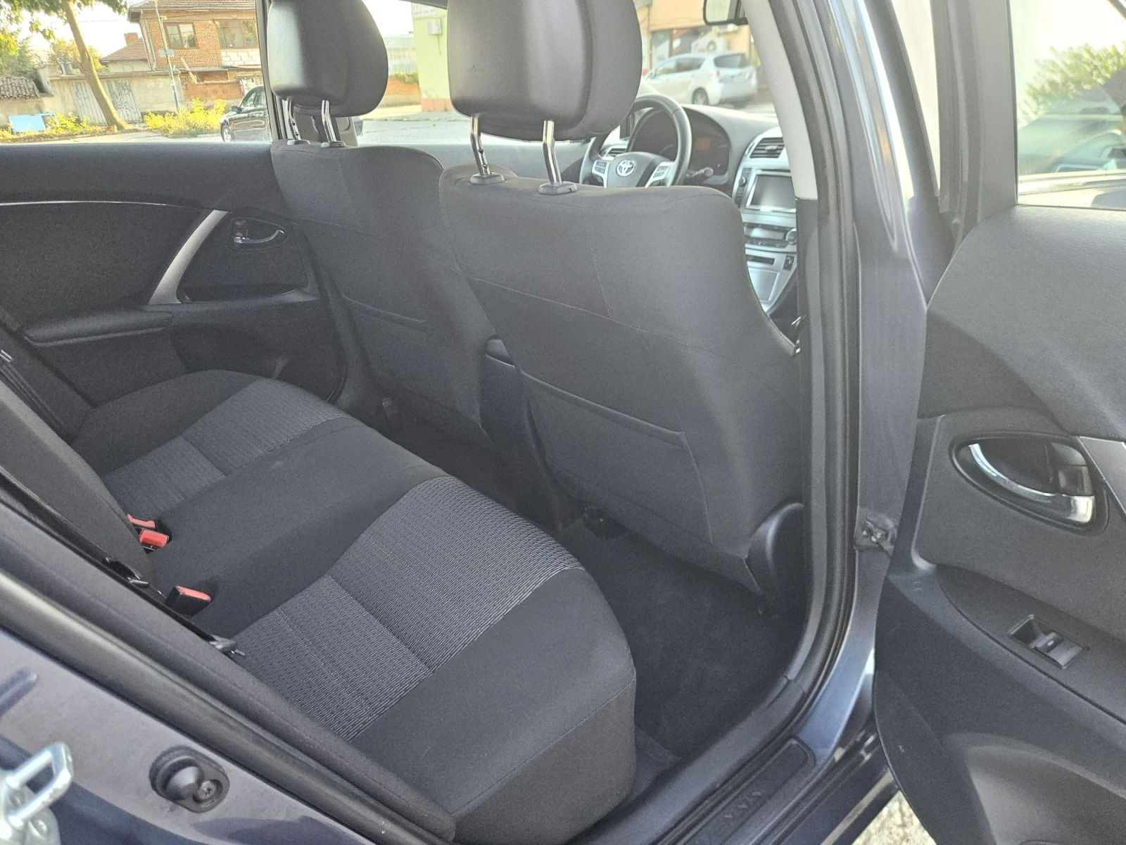 Toyota Avensis 137000km, снимка 13 - Автомобили и джипове - 55981785