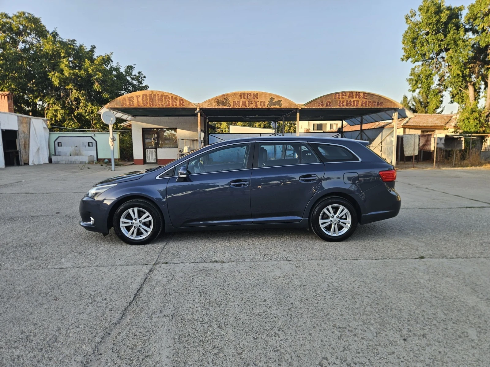 Toyota Avensis 137000km, снимка 3 - Автомобили и джипове - 55981785