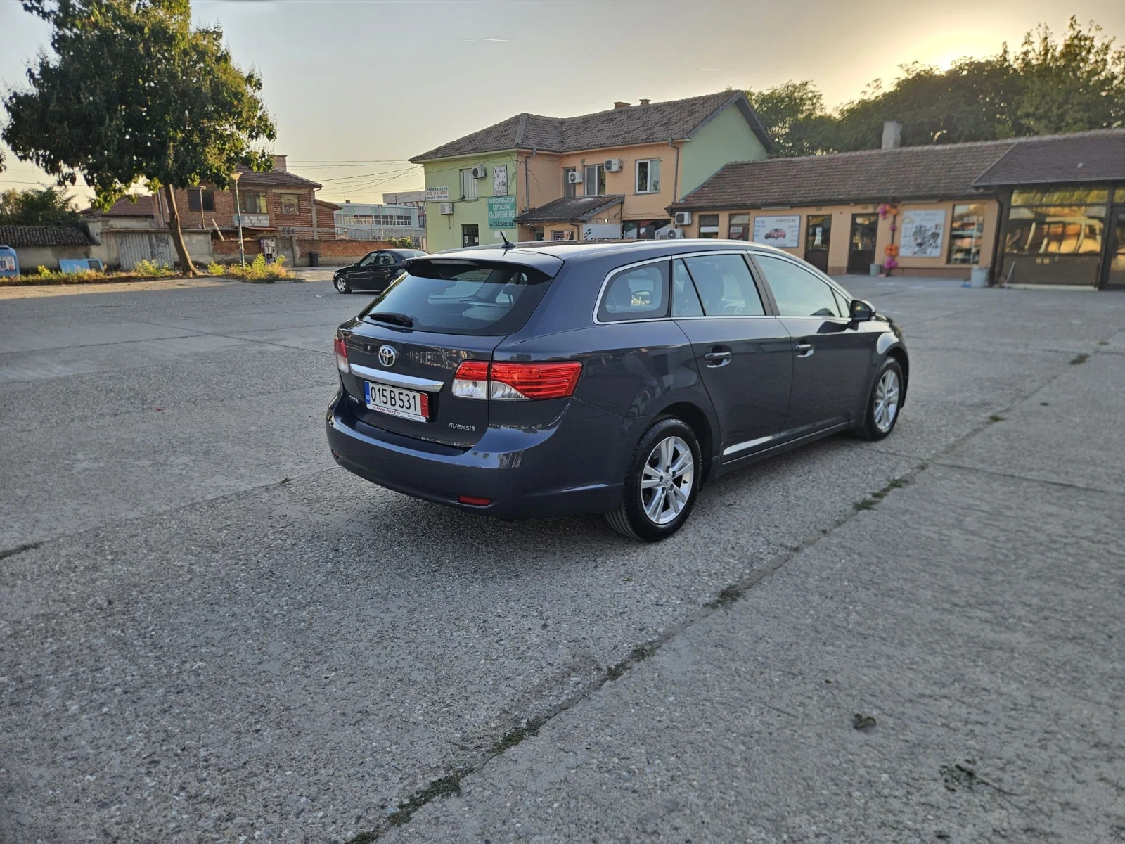 Toyota Avensis 137000km, снимка 5 - Автомобили и джипове - 55981785