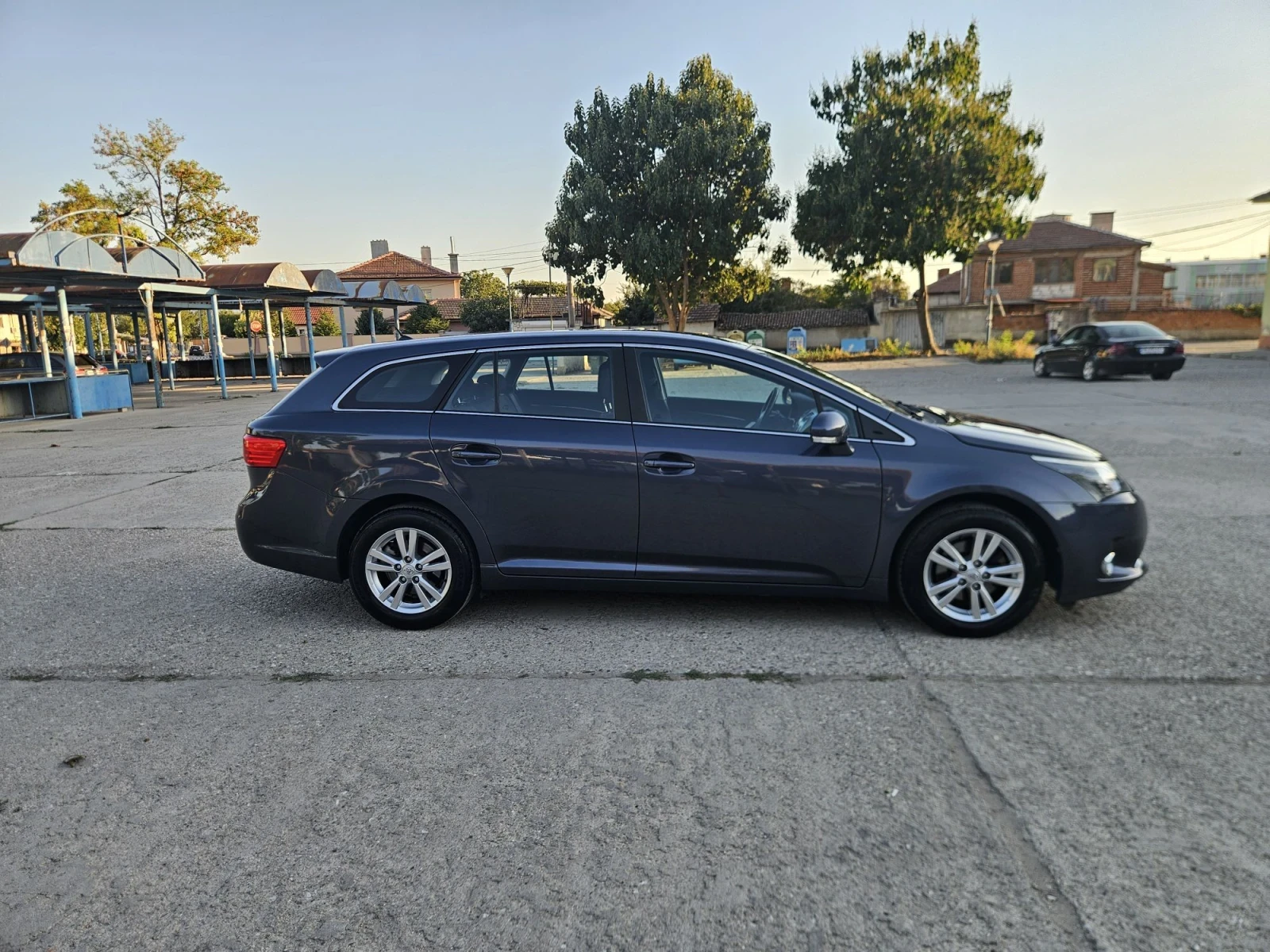 Toyota Avensis 137000km, снимка 6 - Автомобили и джипове - 55981785