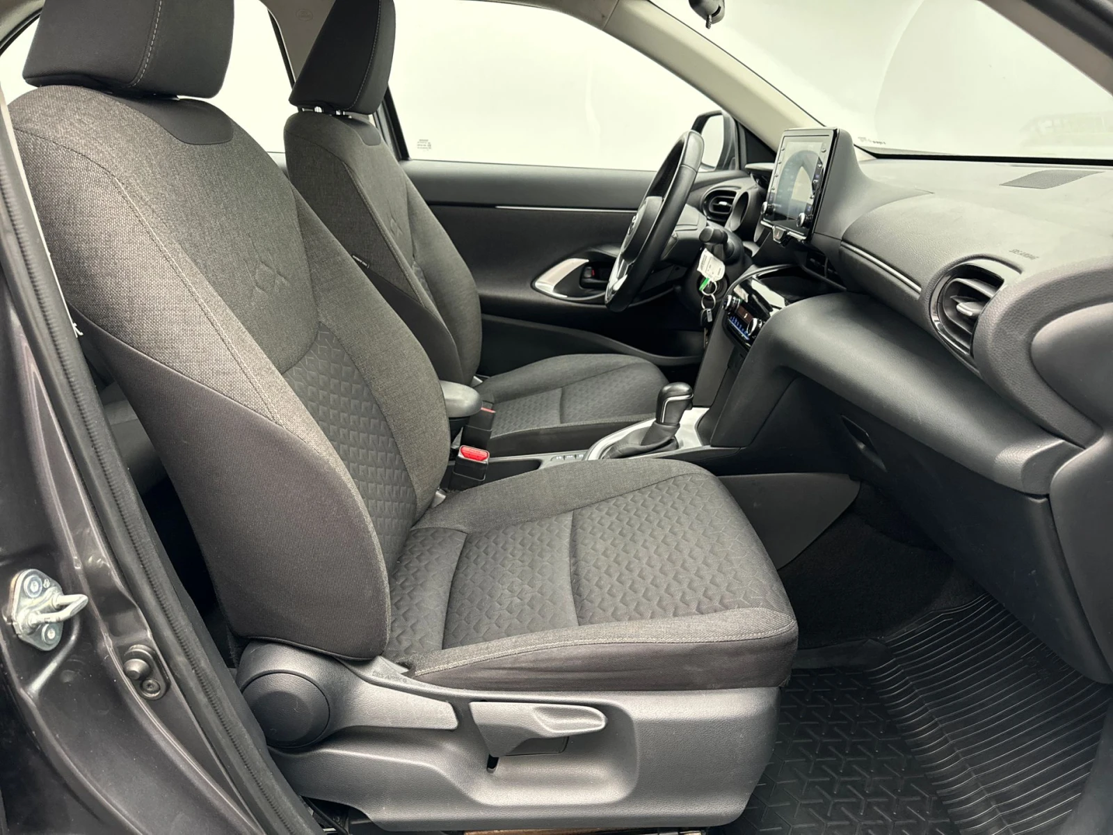 Toyota Yaris Cross 1.5 Hybrid Dynamic  | Mobile.bg � ����������� 12