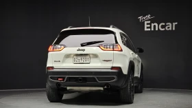 Jeep Cherokee TRAILHAWK / 3.2 / 4X4 / ОБДУХ / ПОДГРЕВ / ПАНОРАМА, снимка 4
