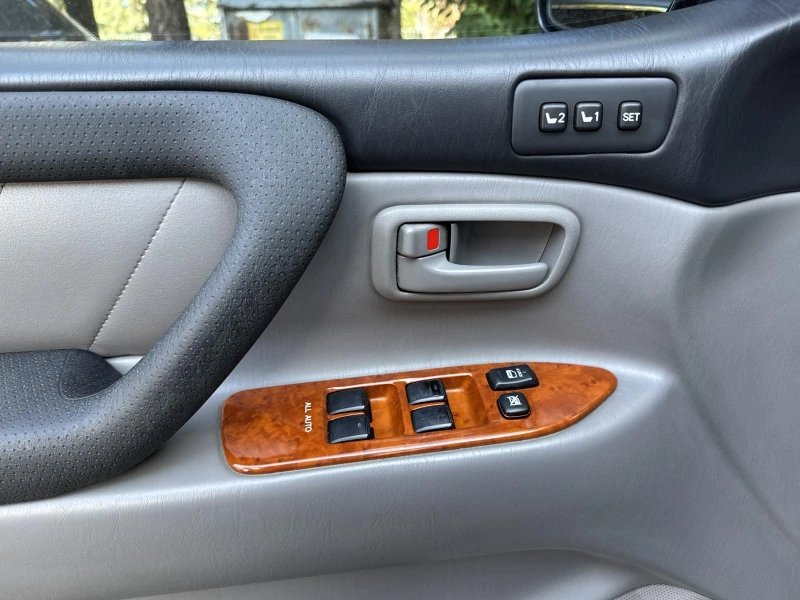 Toyota Land cruiser J100, снимка 10 - Автомобили и джипове - 52946617