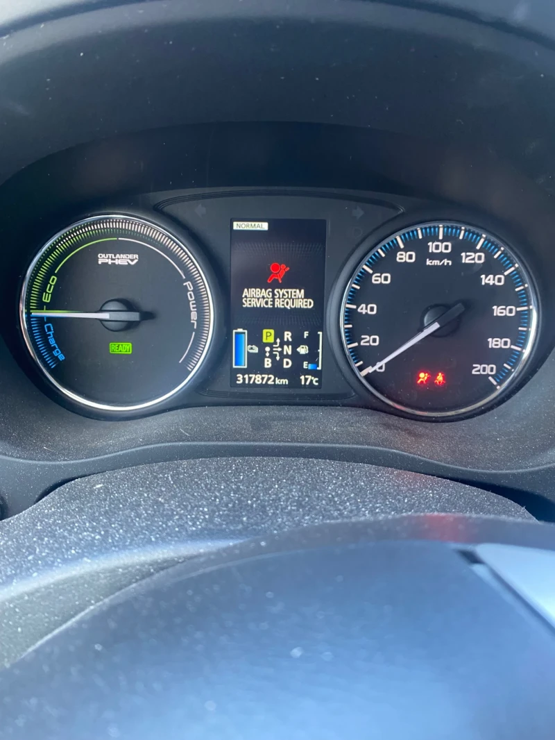 Mitsubishi Outlander, снимка 10 - Автомобили и джипове - 53025903