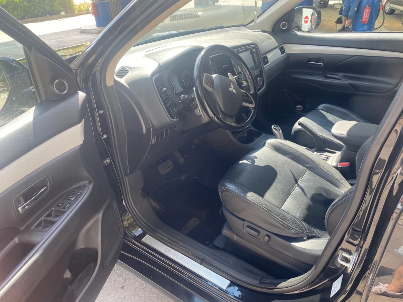 Mitsubishi Outlander, снимка 5 - Автомобили и джипове - 53025903