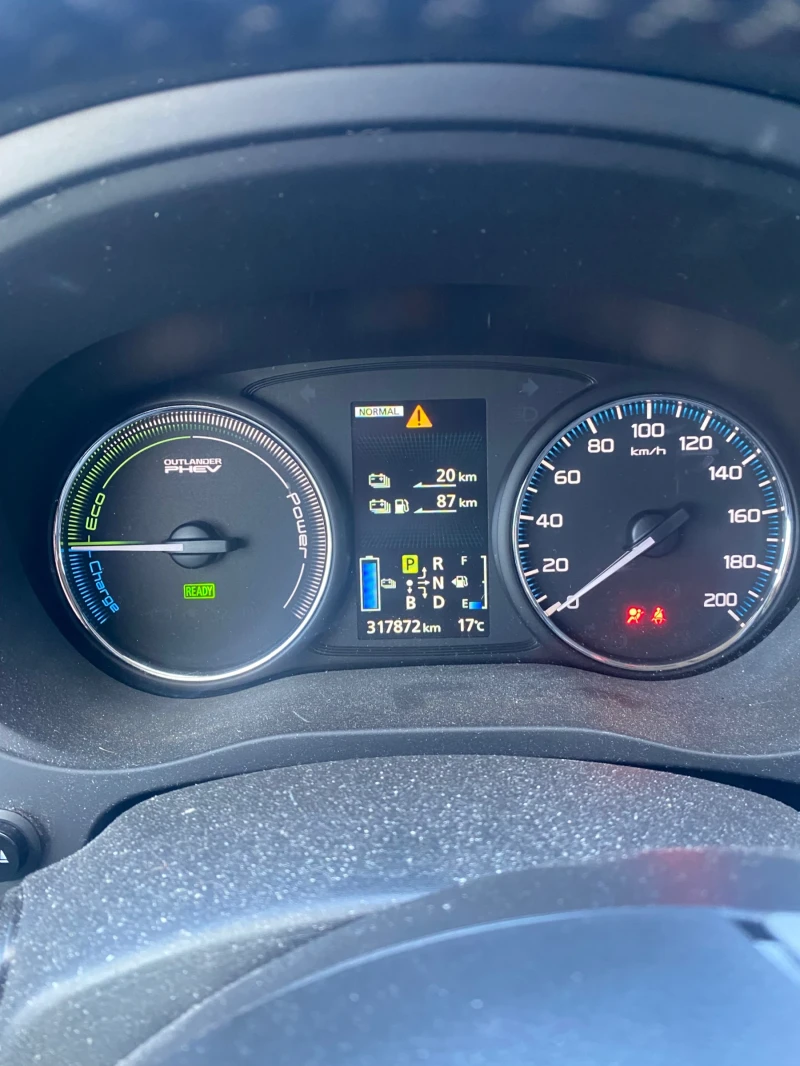 Mitsubishi Outlander, снимка 11 - Автомобили и джипове - 53025903