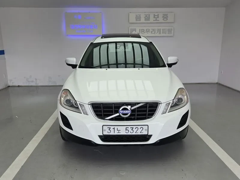 Volvo XC60 2.4/AWD/ПАНОРАМА, снимка 8 - Автомобили и джипове - 56733881