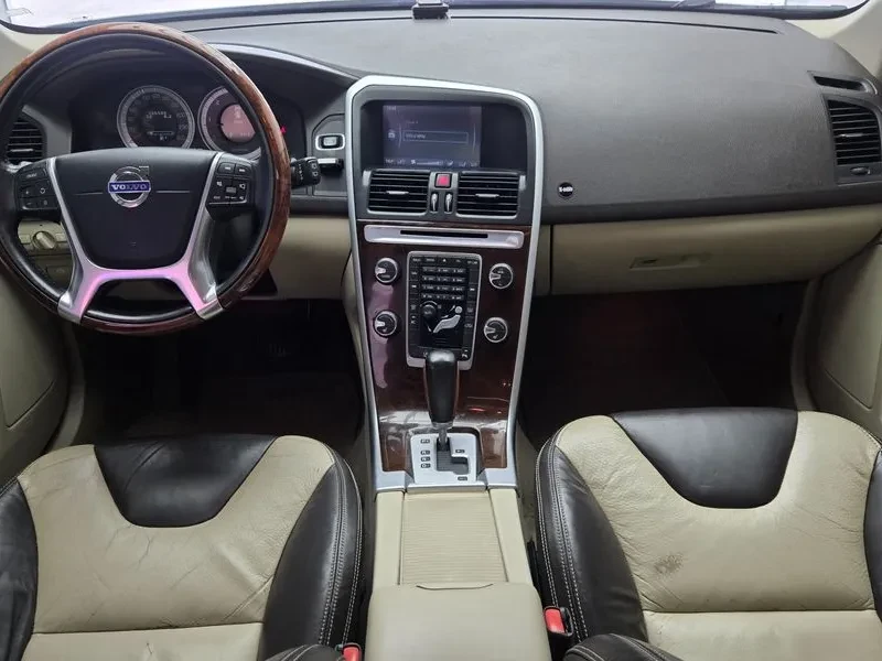 Volvo XC60 2.4/AWD/ПАНОРАМА, снимка 12 - Автомобили и джипове - 56733881