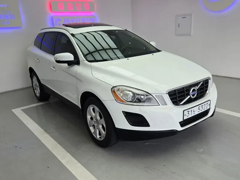 Volvo XC60 2.4/AWD/ПАНОРАМА, снимка 7 - Автомобили и джипове - 56733881