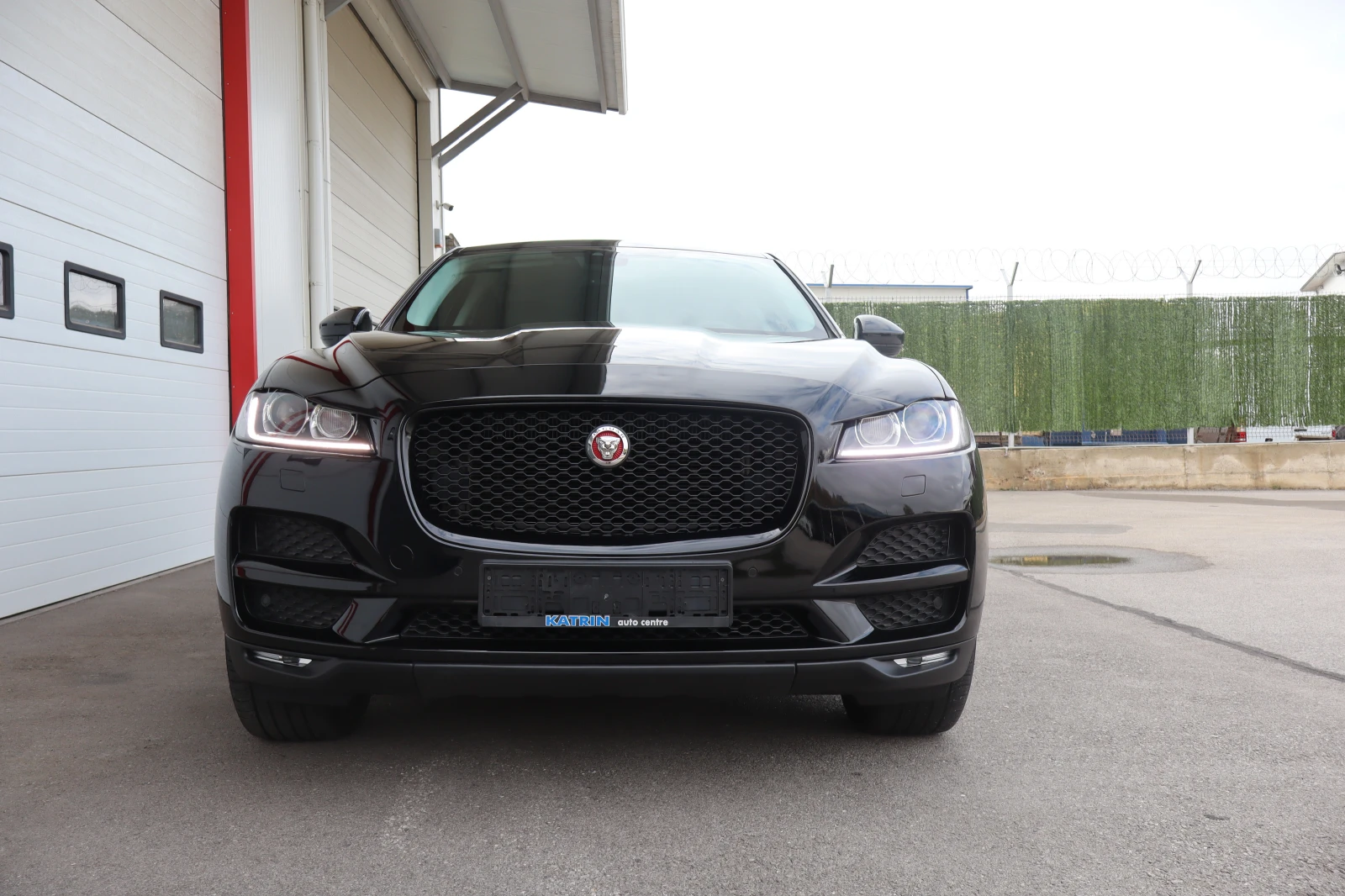 Jaguar F-PACE 2.0D* TOP* EURO6 - изображение 2