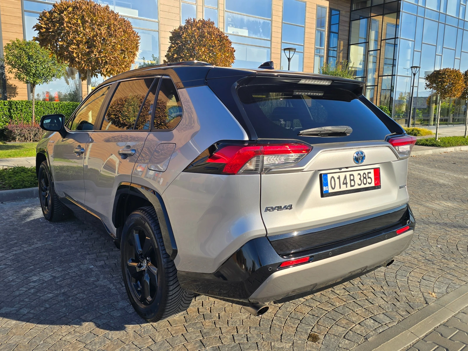 Toyota Rav4 2.5XYBRID ГАРАНЦИЯ!!! LUXURY FULL TOP - изображение 7