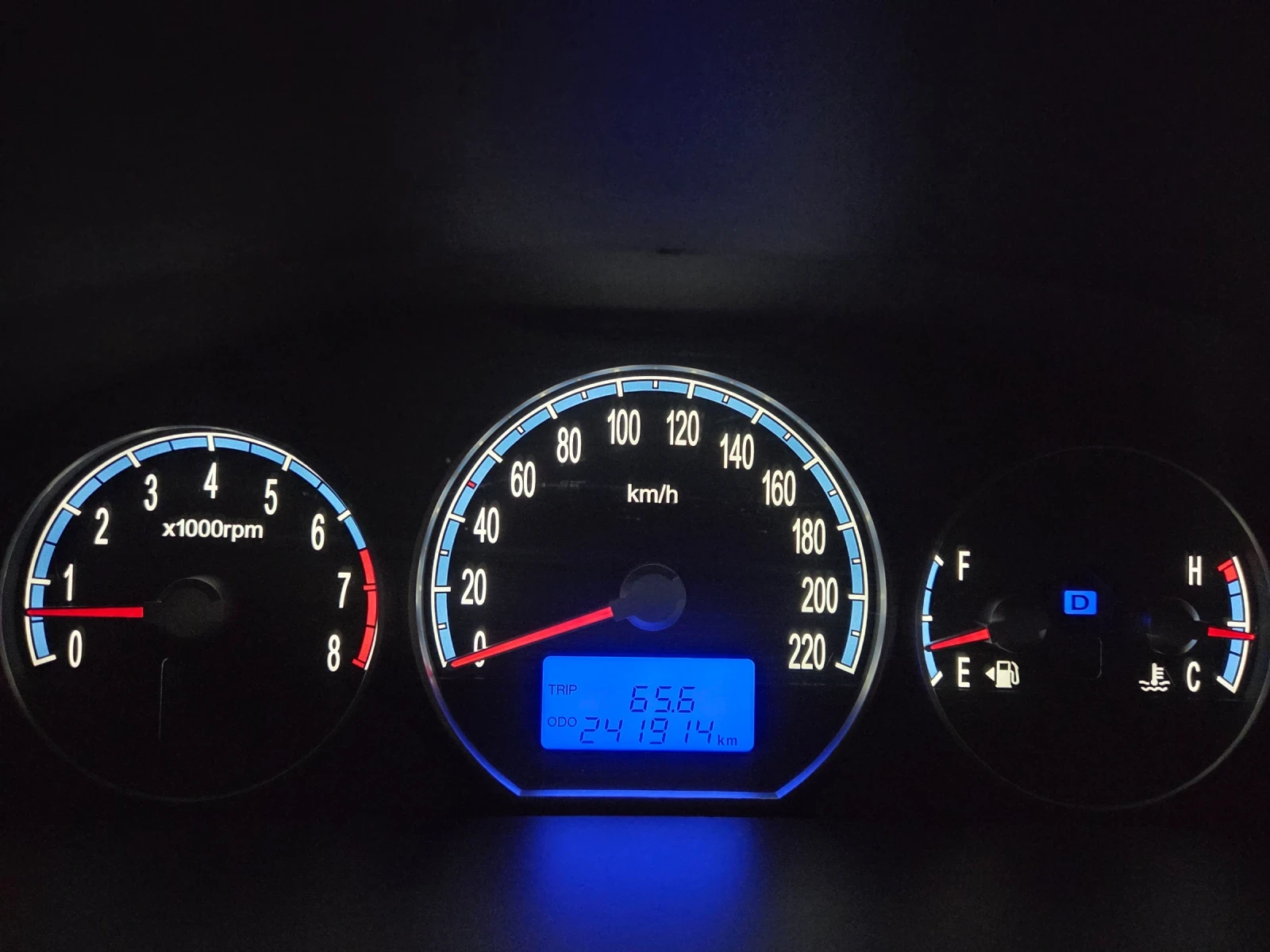 Hyundai Santa fe 6+ 1 2.7 V6 4x4 LPG - изображение 8