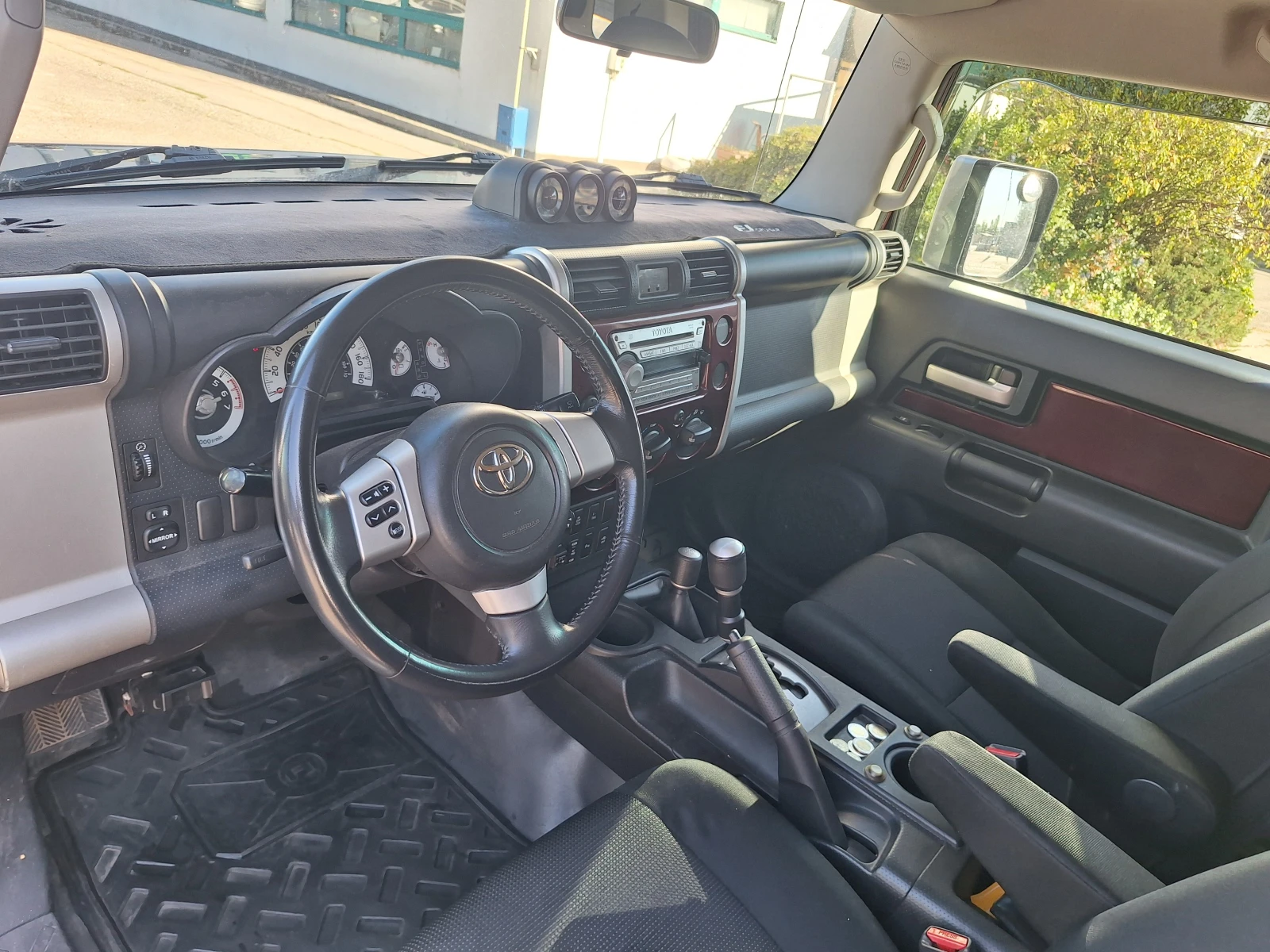 Toyota Tundra 5.7 Crew Max - изображение 8
