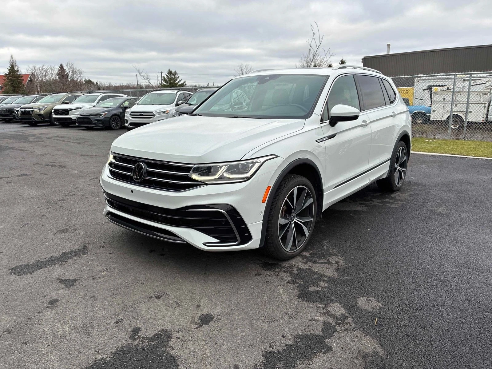 VW Tiguan Highline R-Line CARFAX    | Mobile.bg   1