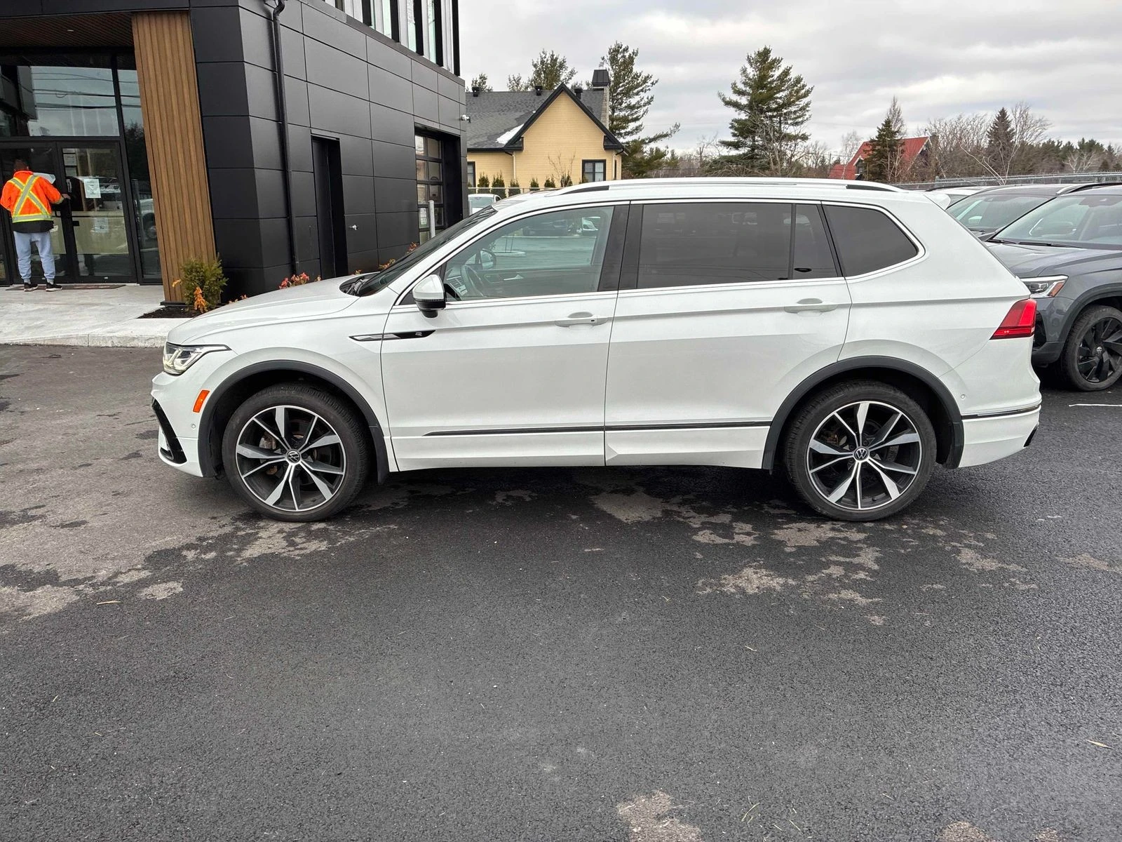 VW Tiguan Highline R-Line CARFAX    | Mobile.bg   2