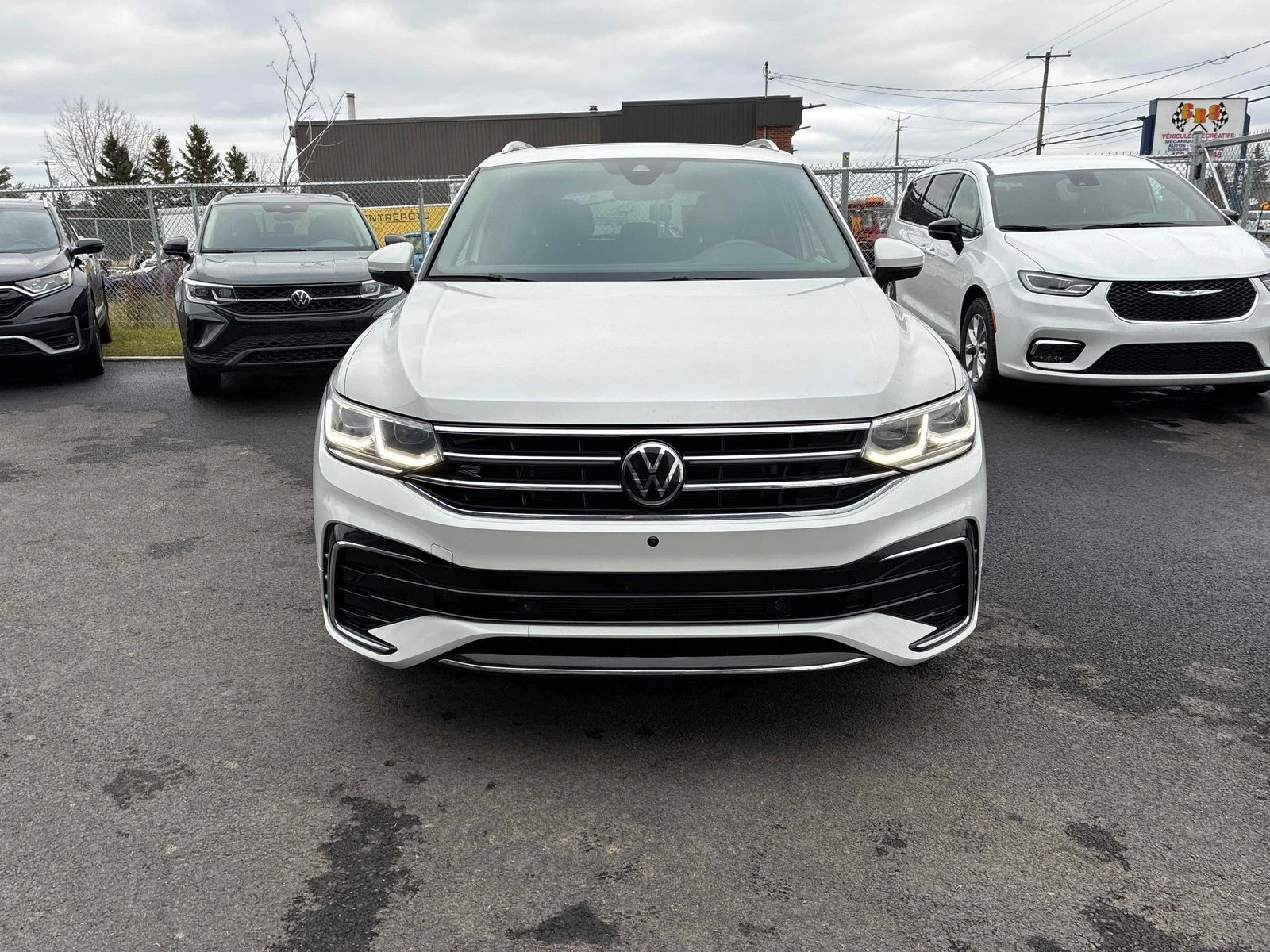 VW Tiguan Highline R-Line CARFAX    | Mobile.bg   3