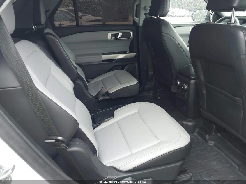 Ford Explorer 2.3l Xlt, снимка 8 - Автомобили и джипове - 54145849