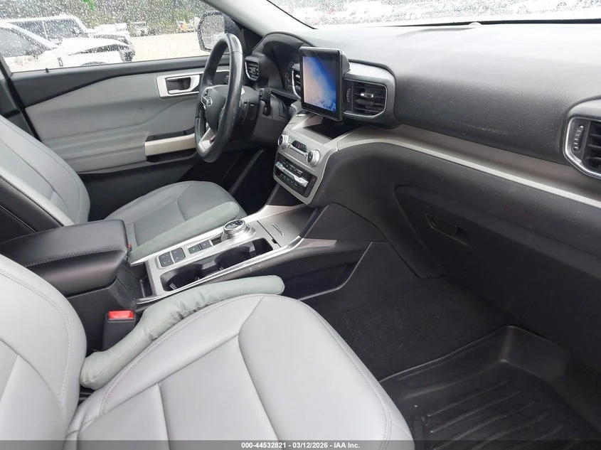 Ford Explorer 2.3l Xlt, снимка 5 - Автомобили и джипове - 54145849