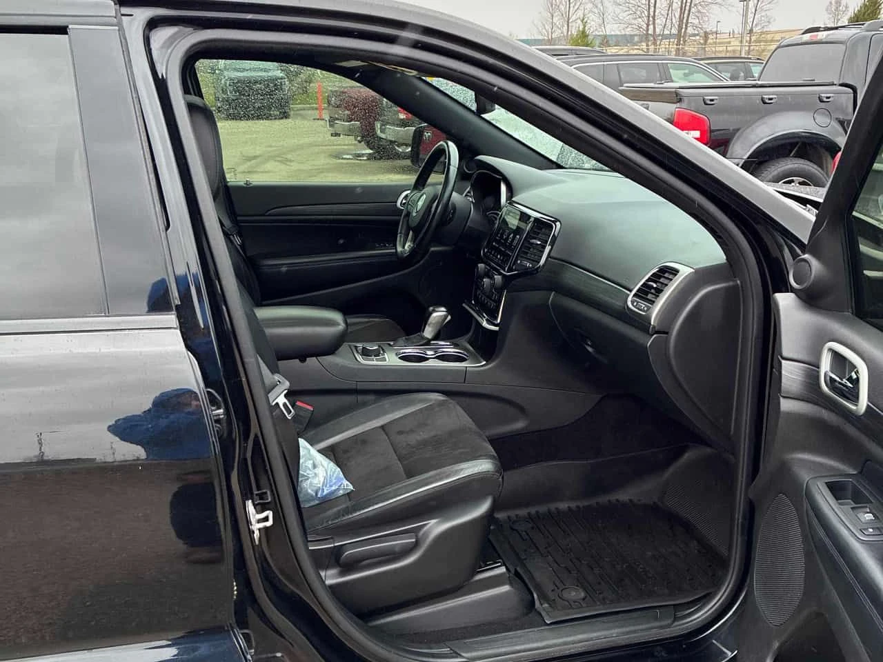 Jeep Grand cherokee * Altitude * 2 КЛЮЧА* PANO* KEYLESS* ПОДГРЕВ* , снимка 10 - Автомобили и джипове - 54477388