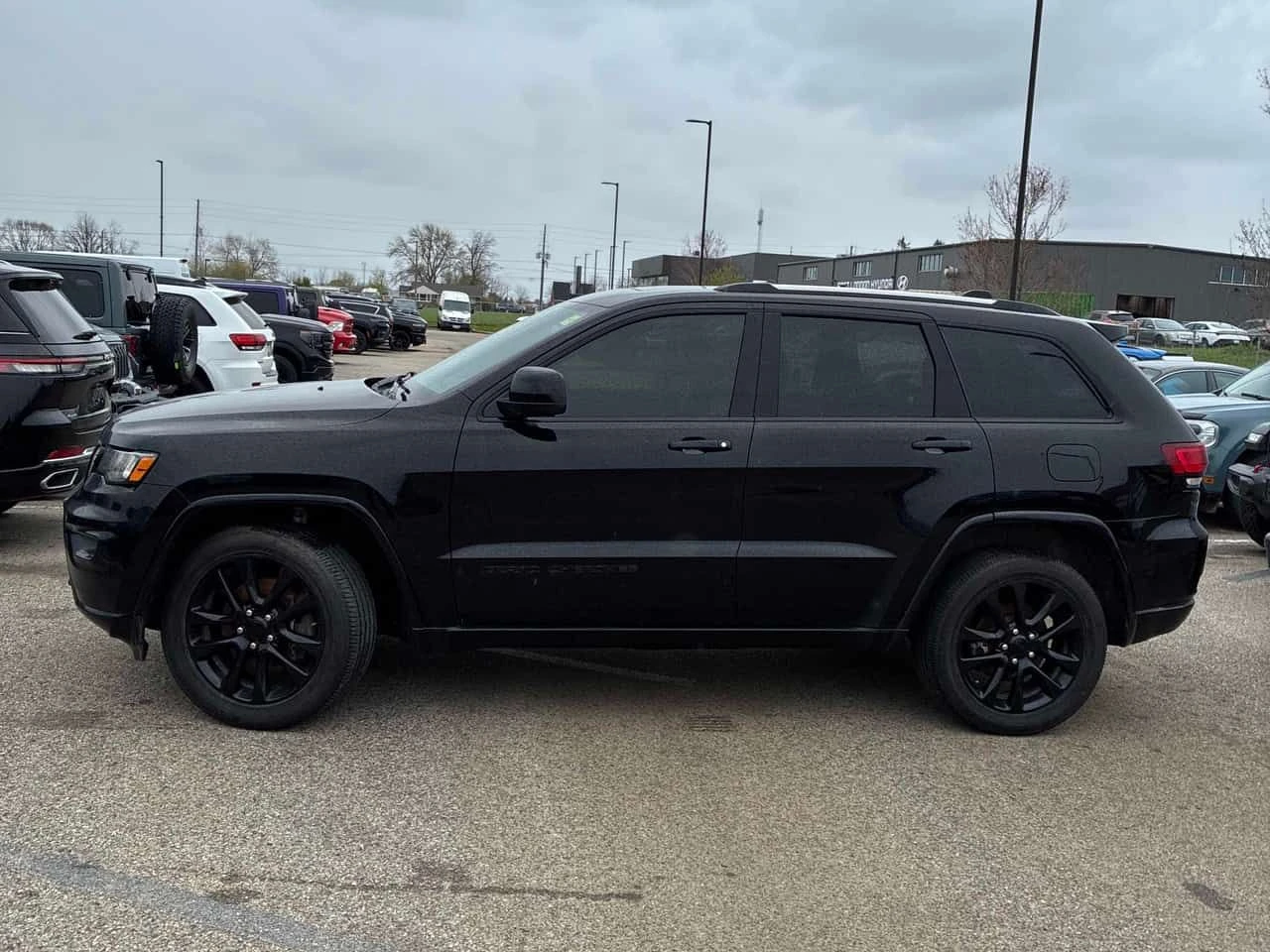 Jeep Grand cherokee * Altitude * 2 КЛЮЧА* PANO* KEYLESS* ПОДГРЕВ* , снимка 2 - Автомобили и джипове - 54477388