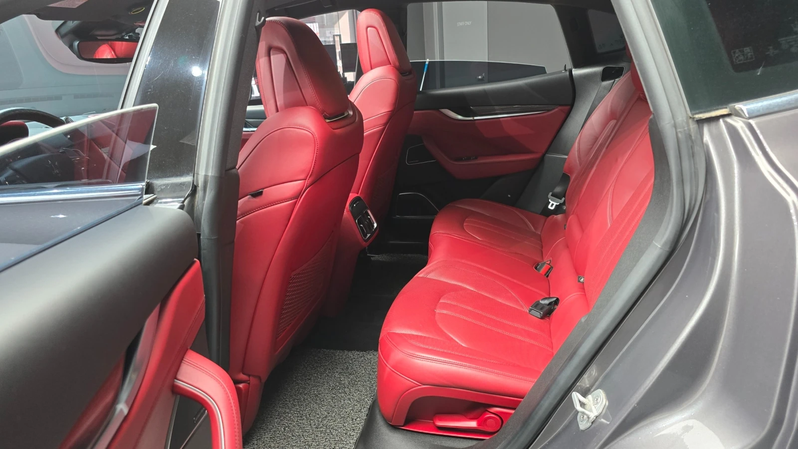 Maserati Levante 3.0 AWD Sport | Panoramic Roof, снимка 11 - Автомобили и джипове - 54699722