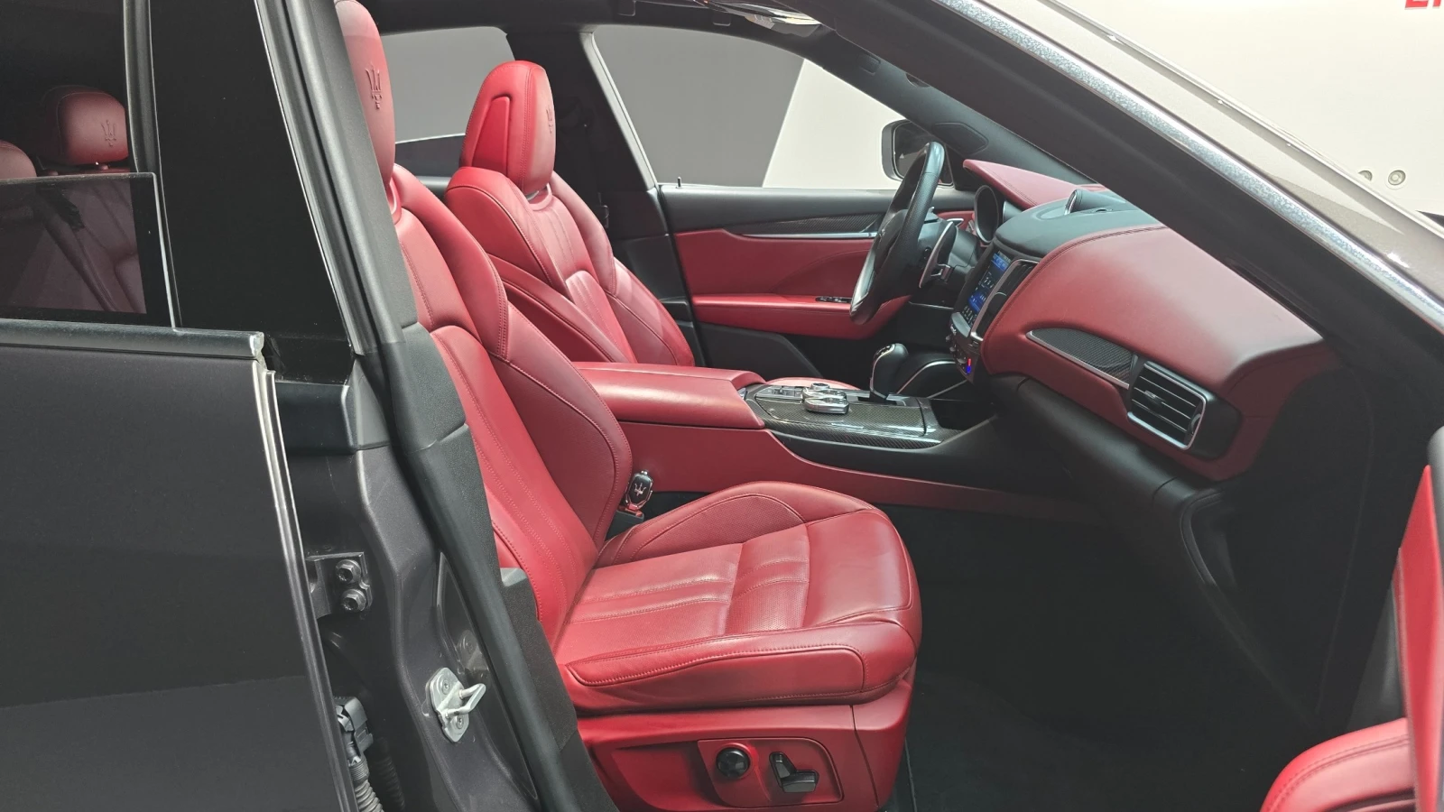 Maserati Levante 3.0 AWD Sport | Panoramic Roof, снимка 8 - Автомобили и джипове - 54699722