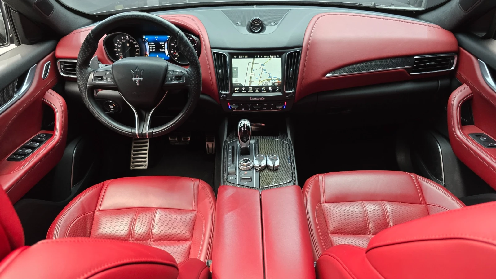 Maserati Levante 3.0 AWD Sport | Panoramic Roof, снимка 5 - Автомобили и джипове - 54699722