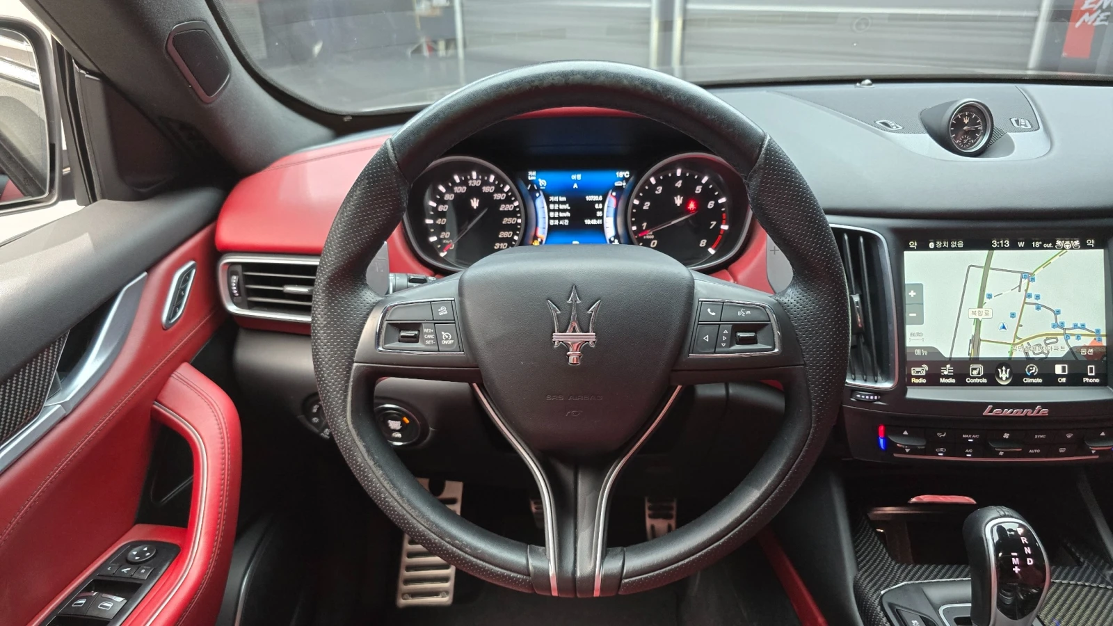 Maserati Levante 3.0 AWD Sport | Panoramic Roof, снимка 12 - Автомобили и джипове - 54699722