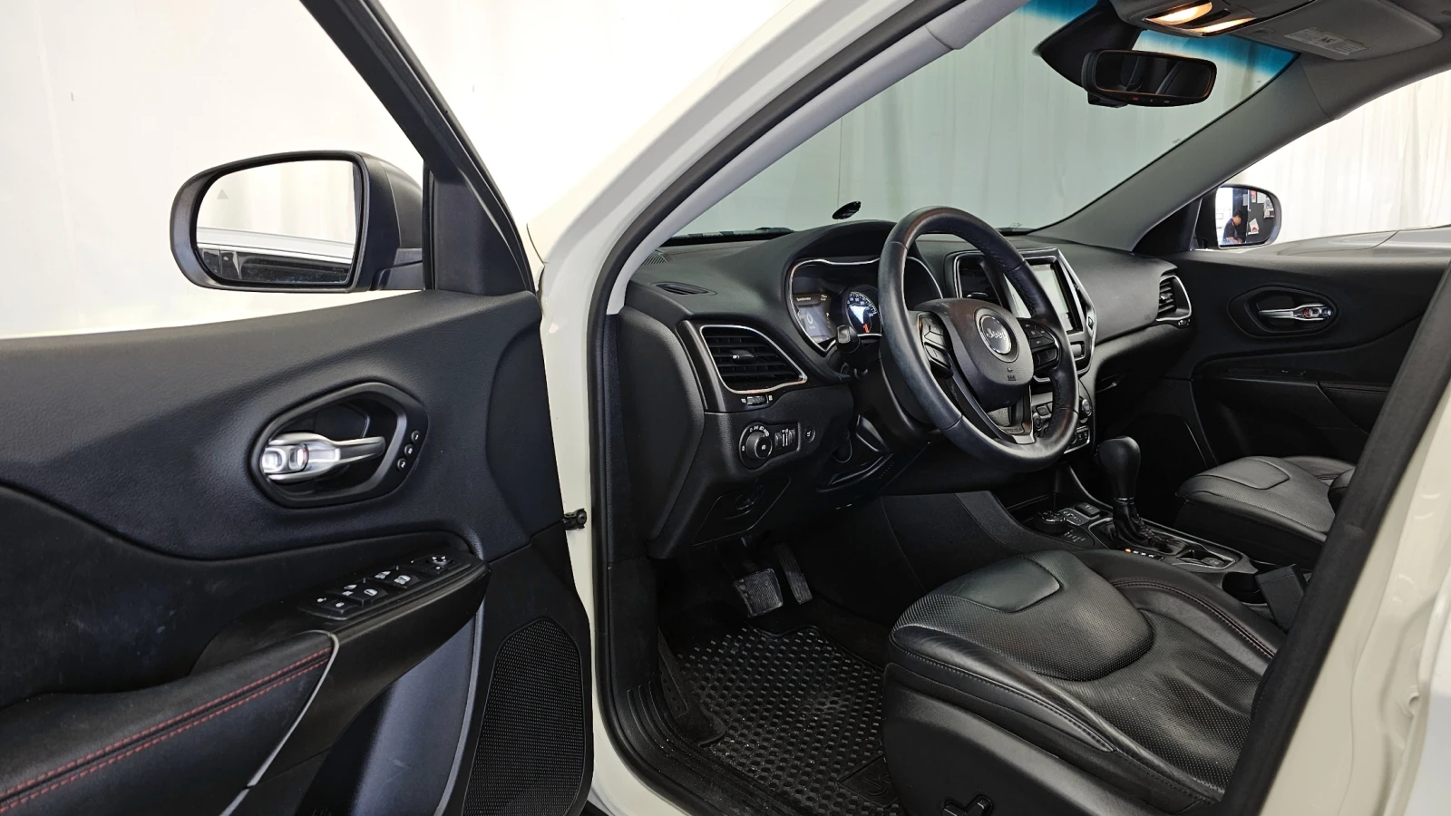 Jeep Cherokee TRAILHAWK / 3.2 / 4X4 / ОБДУХ / ПОДГРЕВ / ПАНОРАМА, снимка 10 - Автомобили и джипове - 55527347
