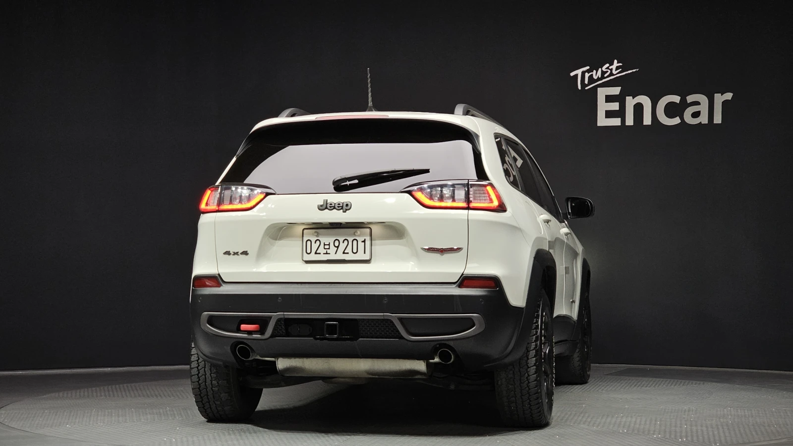 Jeep Cherokee TRAILHAWK / 3.2 / 4X4 / ОБДУХ / ПОДГРЕВ / ПАНОРАМА, снимка 4 - Автомобили и джипове - 55527347