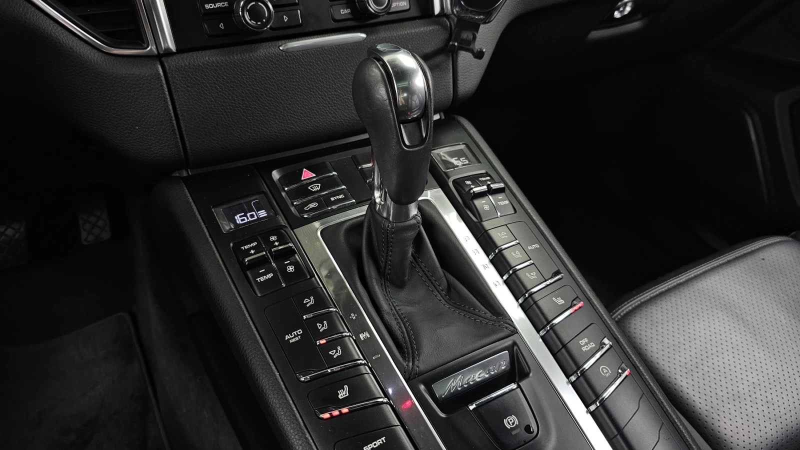 Porsche Macan ЕЛ. БАГАЖНИК* ПОДГРЕВ ВОЛАН* ЛЮК* КРАЙНА ЦЕНА, снимка 9 - Автомобили и джипове - 55608875