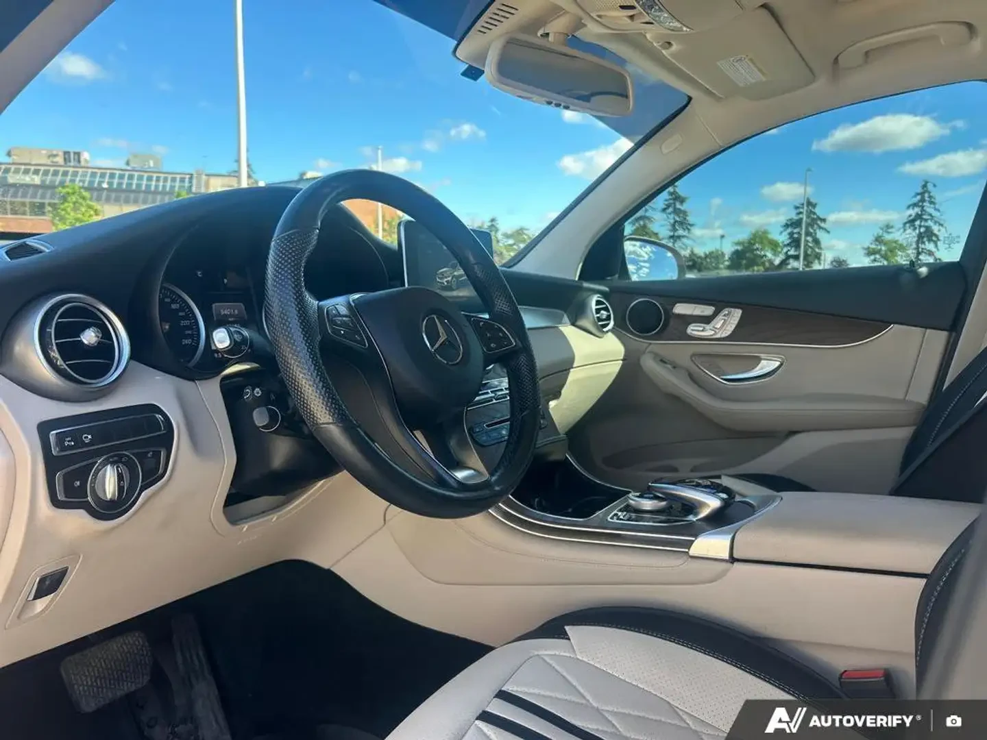 Mercedes-Benz GLC 300 4MATIC Awd| 2 Keys| Leather| Moonroof* ����������* | Mobile.bg � ����������� 9