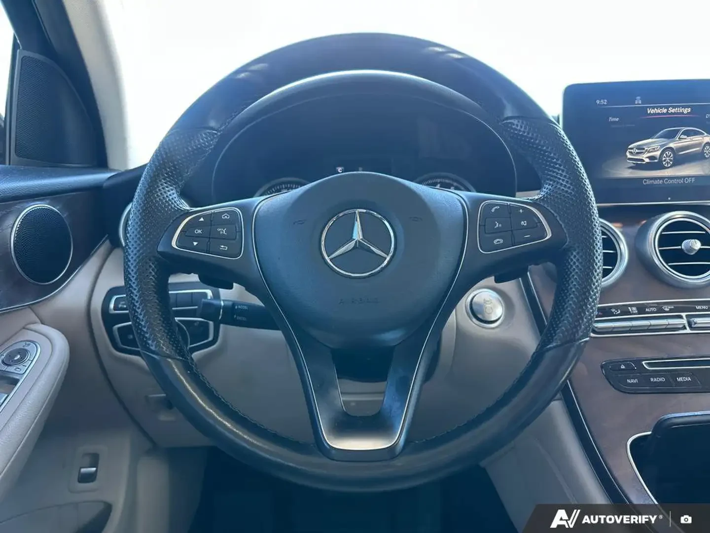 Mercedes-Benz GLC 300 4MATIC Awd| 2 Keys| Leather| Moonroof* ����������* | Mobile.bg � ����������� 11