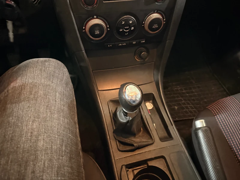 Mazda 3 1.6, снимка 14 - Автомобили и джипове - 52473103