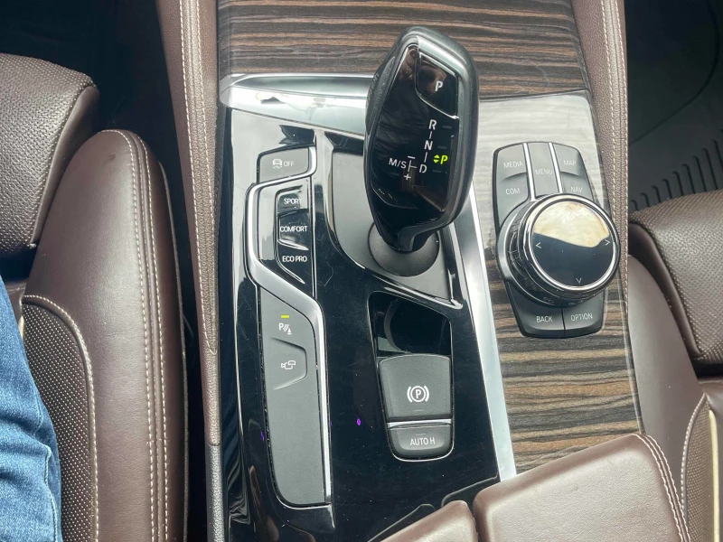 BMW 540 M-pkg* Xdrive* Massage* HUD* 360View* Harman/Kardo, снимка 9 - Автомобили и джипове - 52552758
